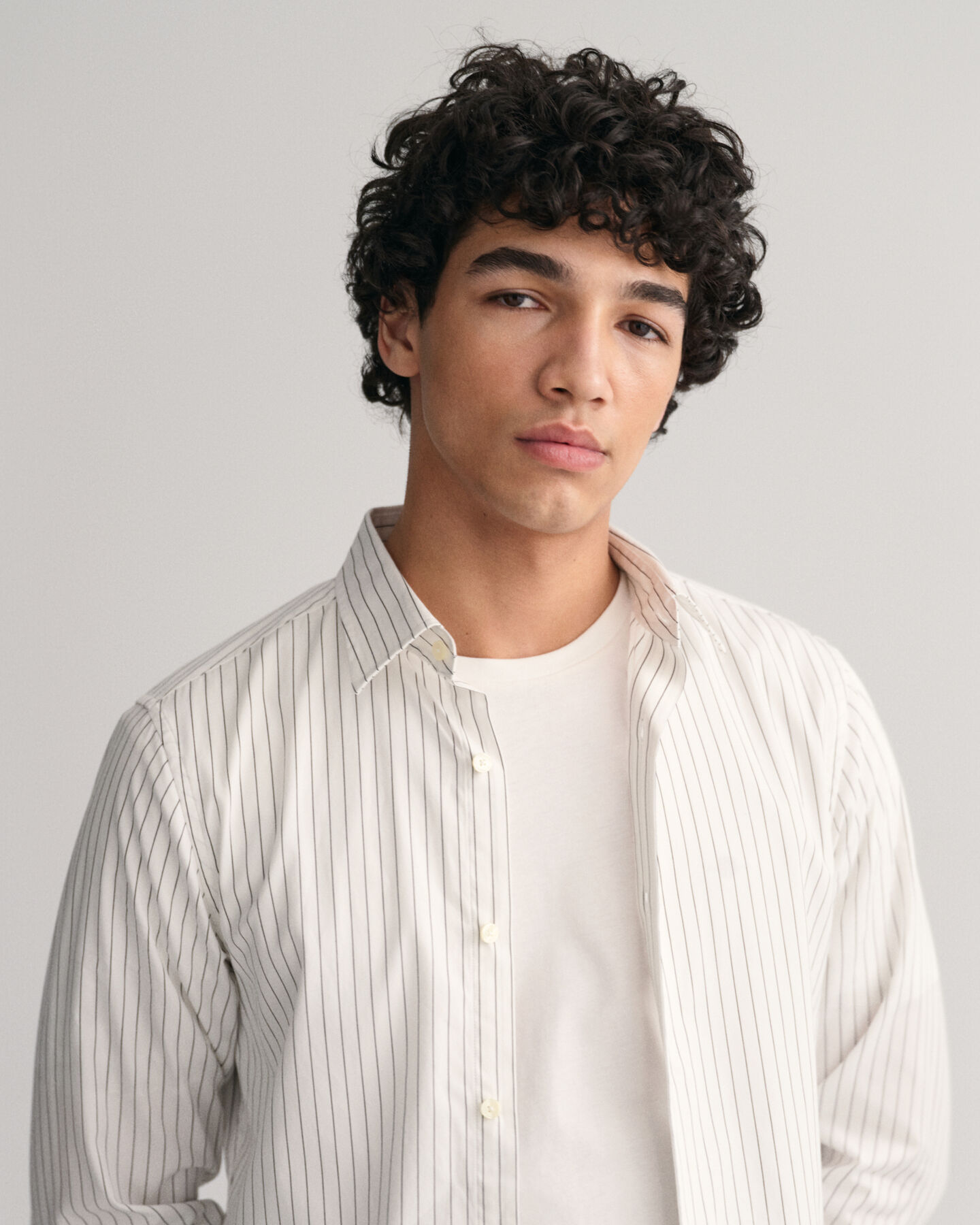 Slim fit formel skjorte med nålestriber