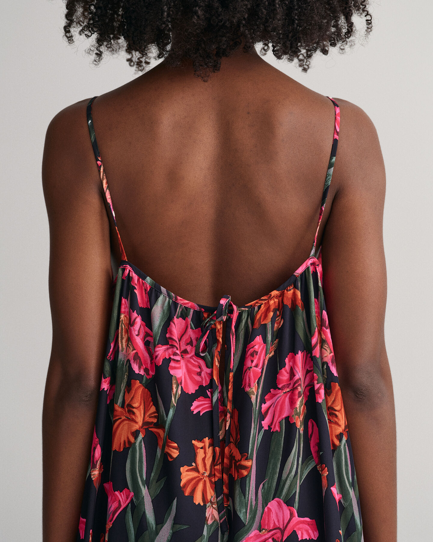 Maxi kjole med tynde stropper og tryk