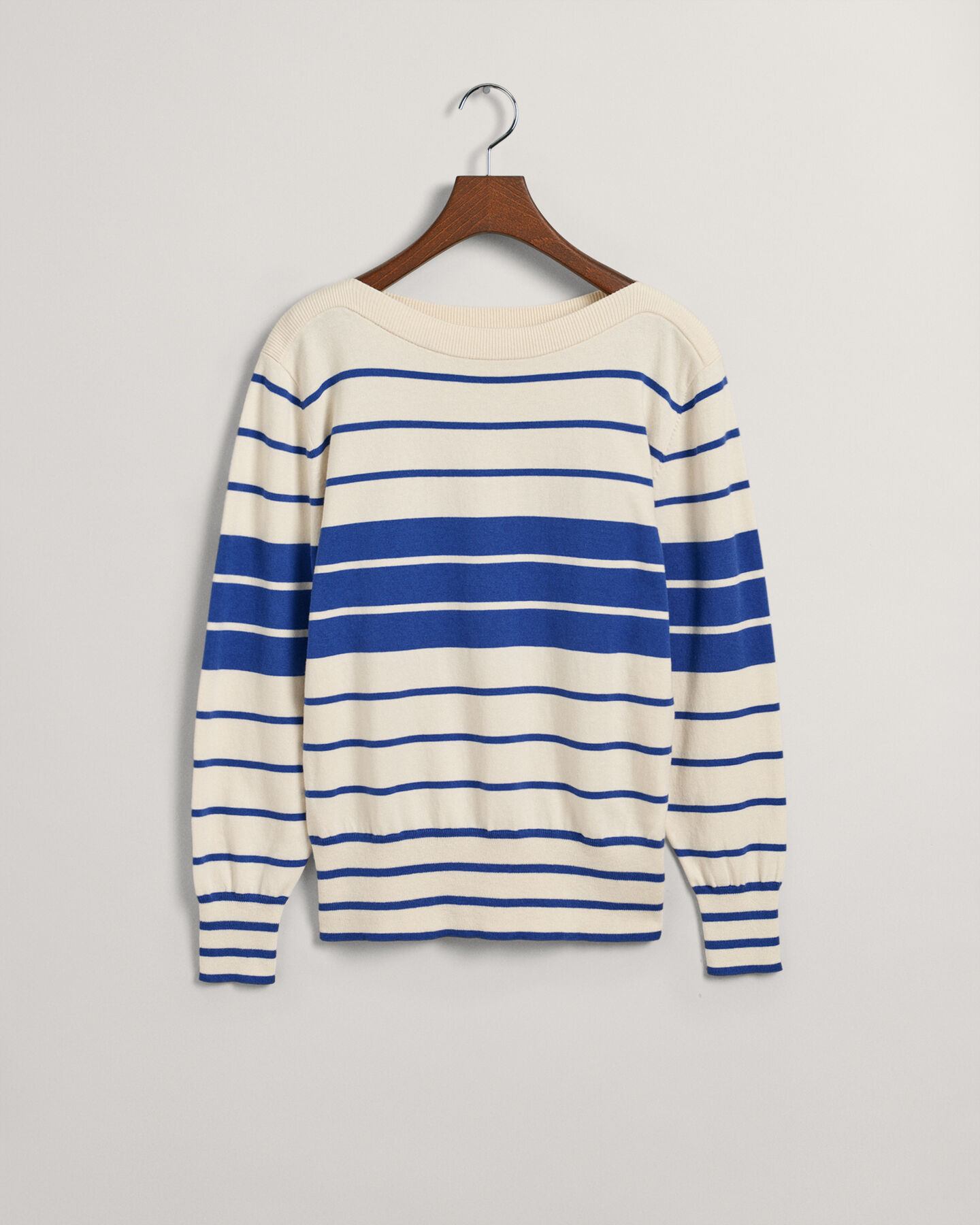 Blokstribet sweater med bådudskæring