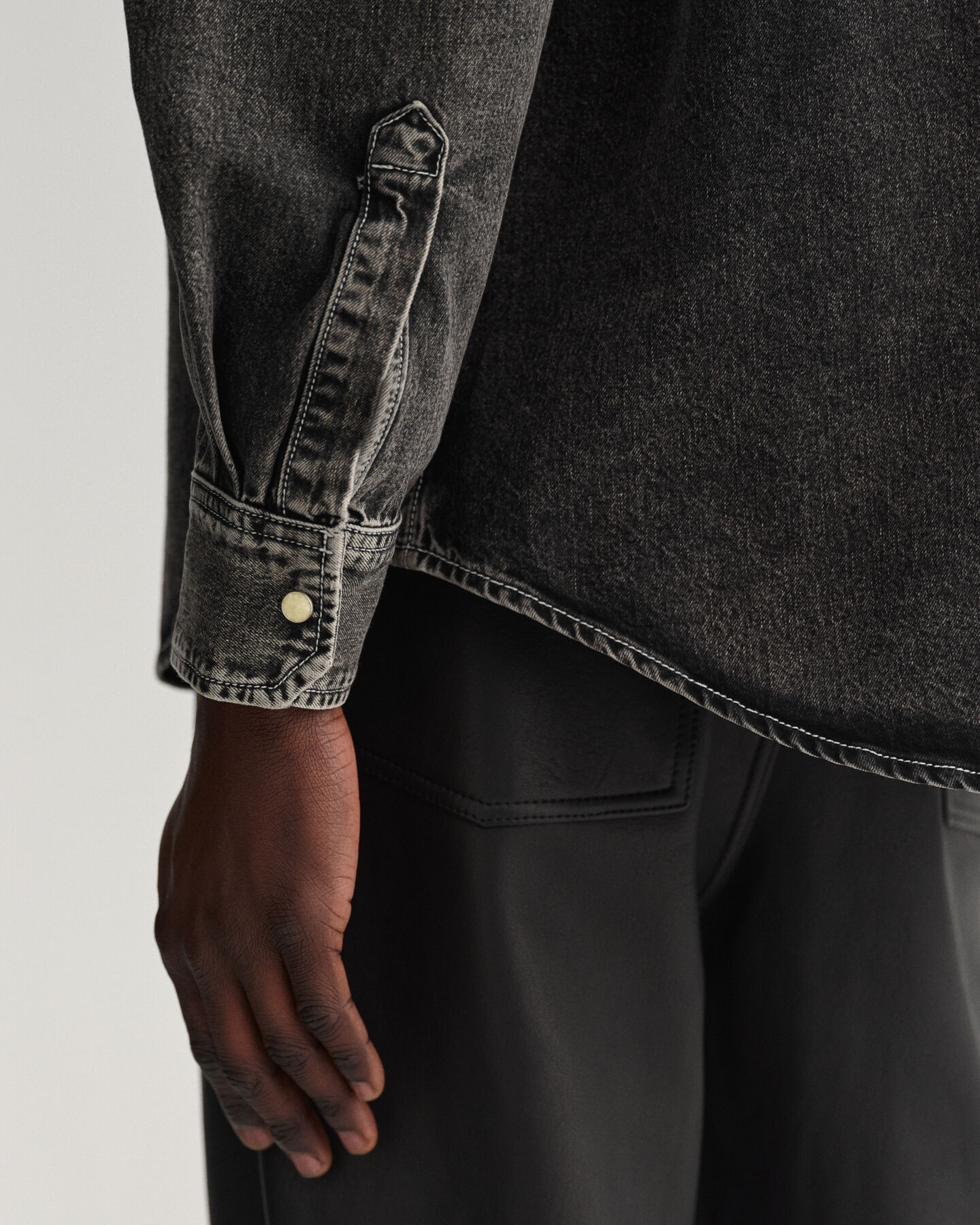 Oversized tungt vasket denim-skjorte