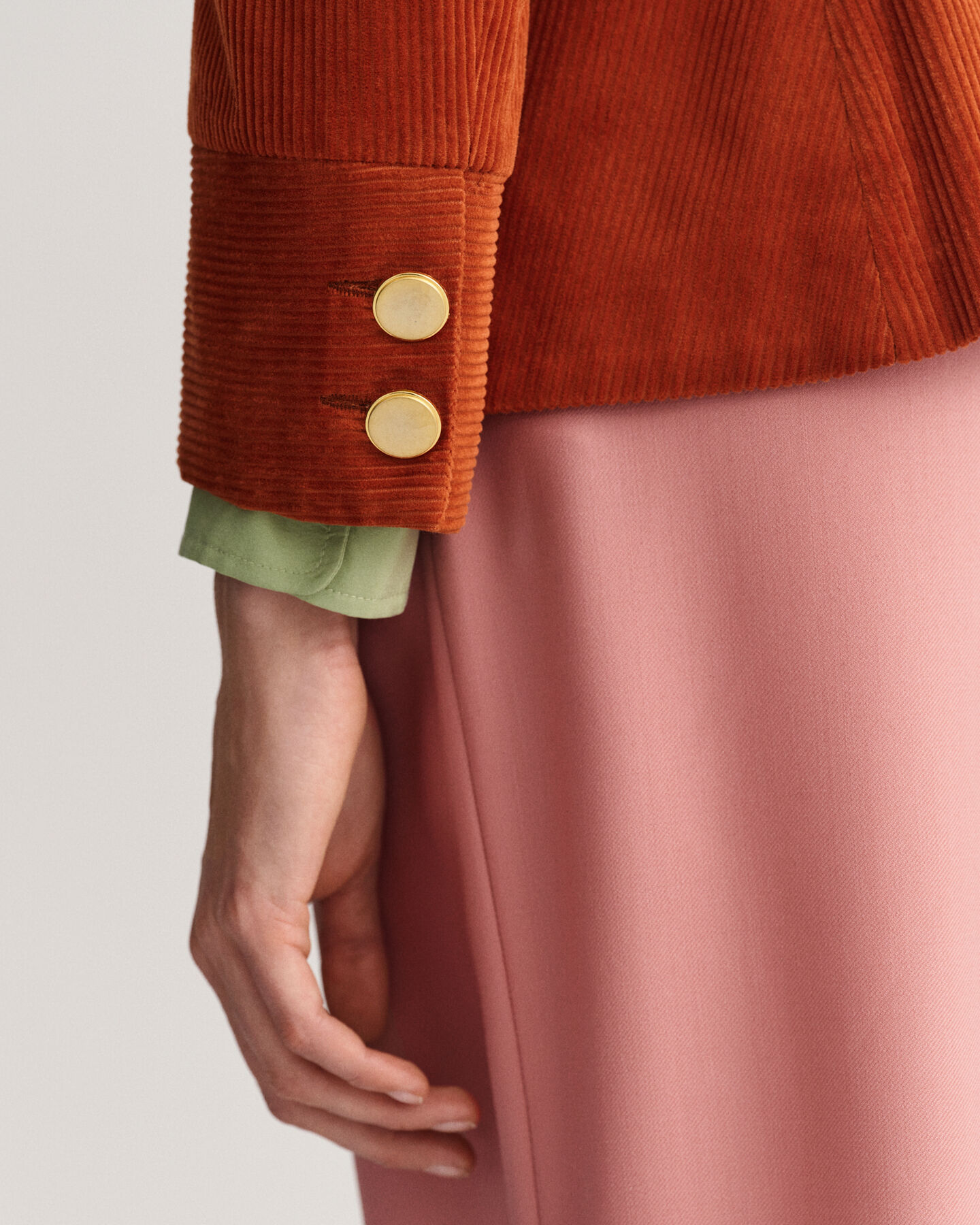 Slim jakkeblazer af jernbanefløjl