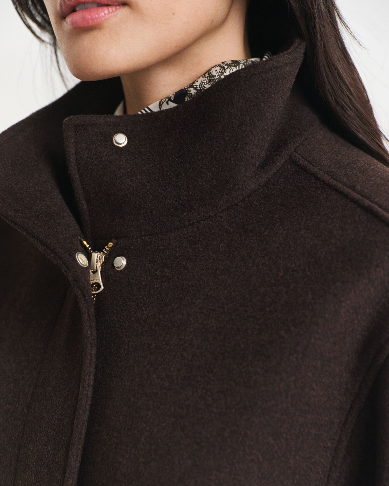 Kort uldjakke med lynlås