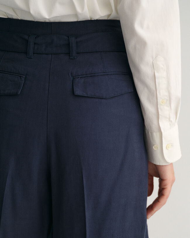 Relaxed fit shorts med b&aelig;lte