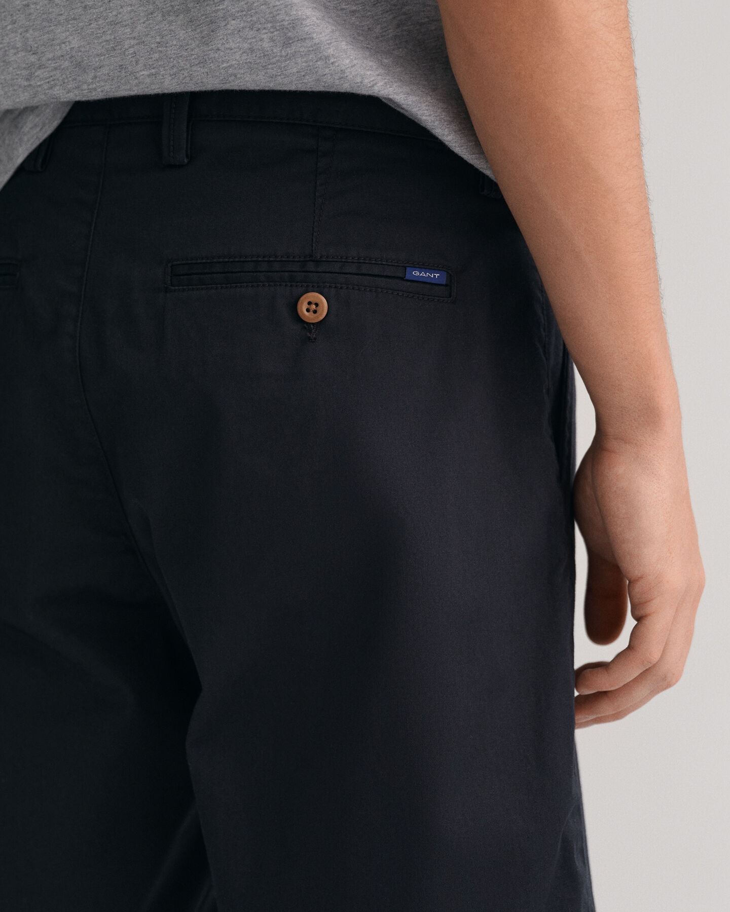 Hallden Slim fit shorts af twill