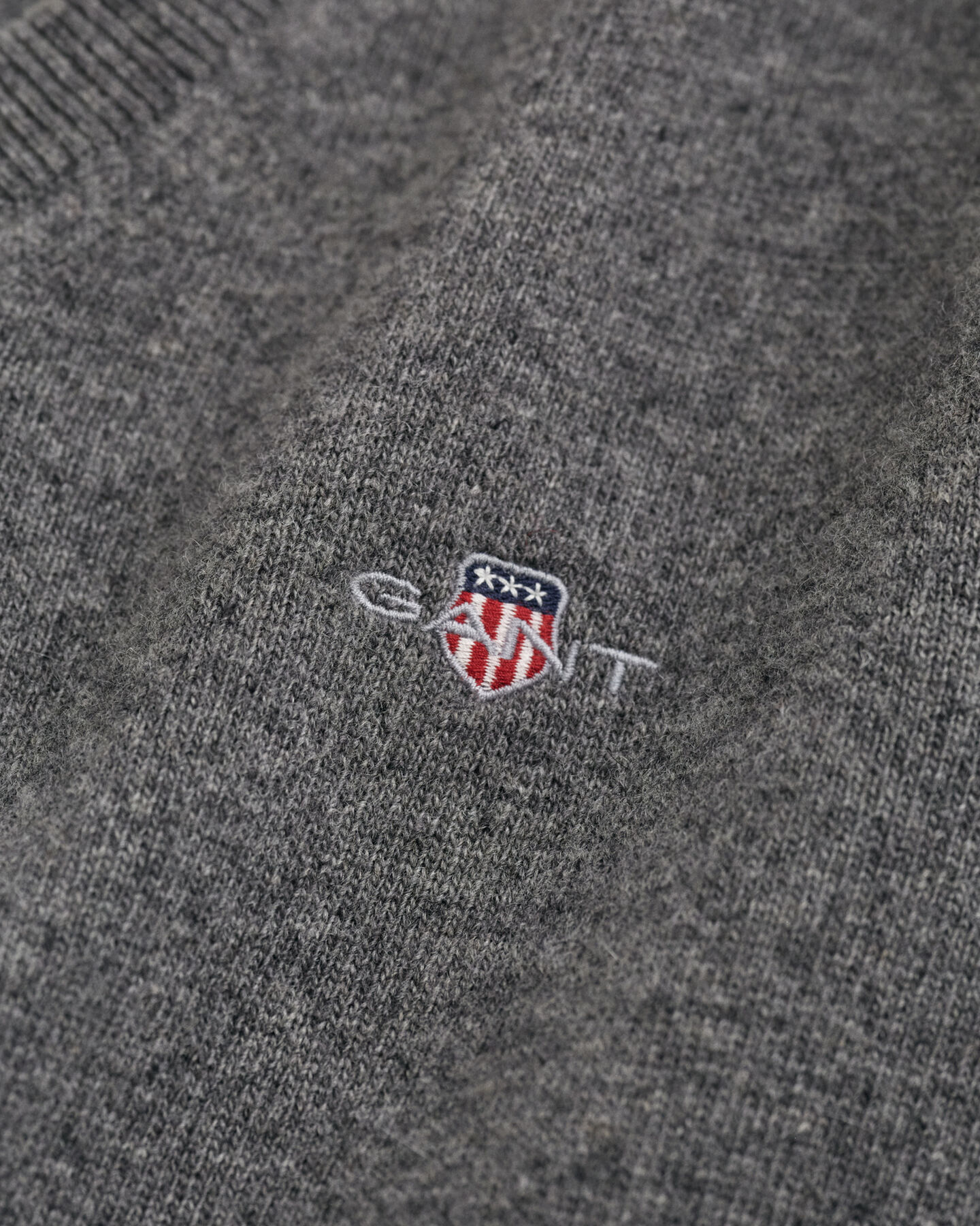 Sweater med V-hals af ekstra fin lammeuld