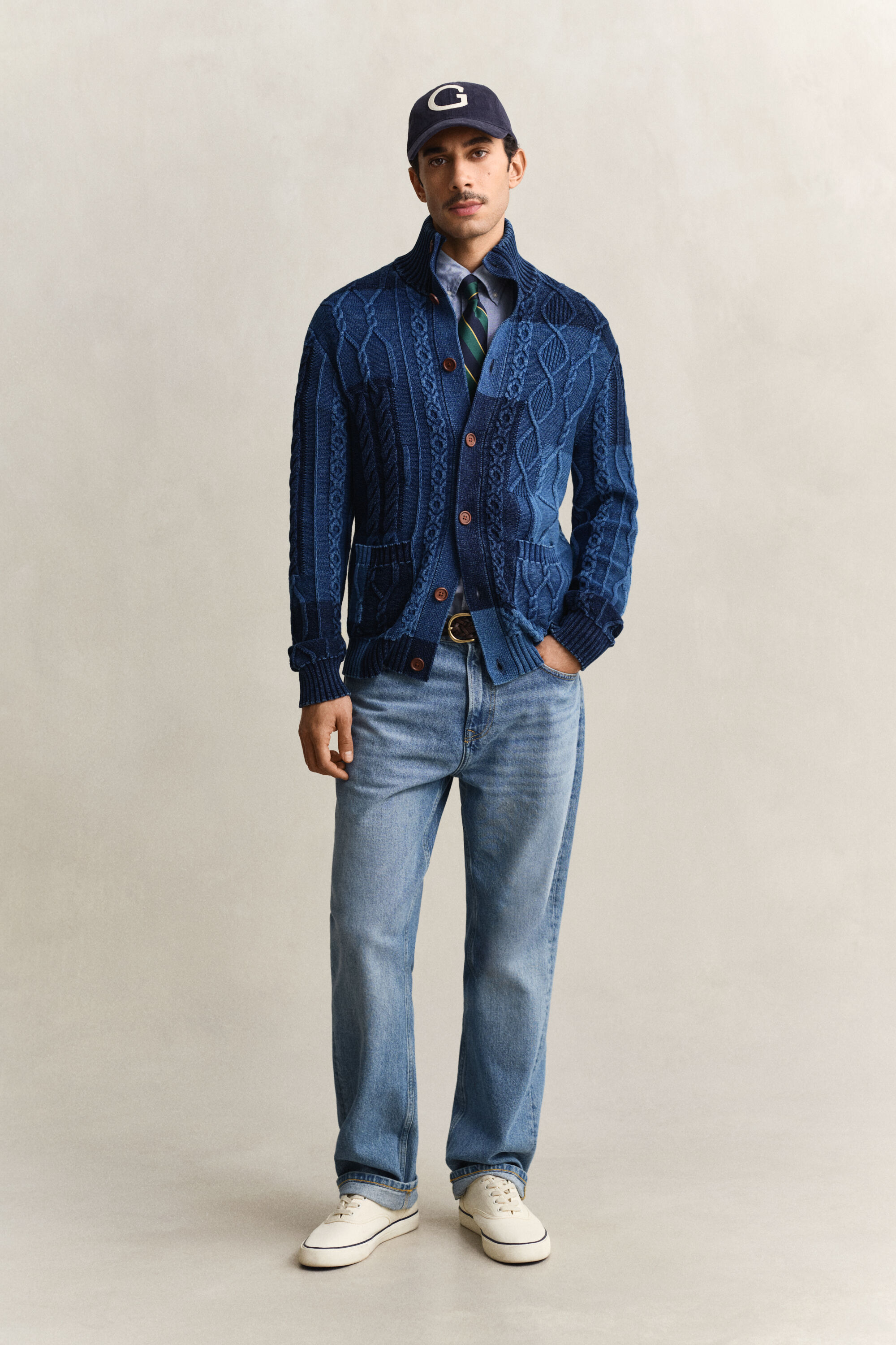 Kabelstrikket cardigan med patchwork