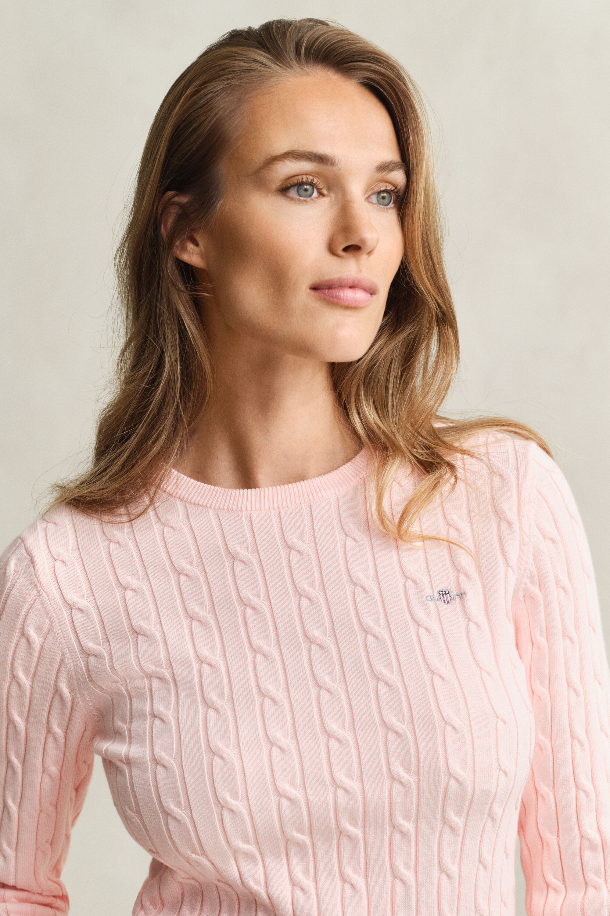 Crewneck sweater med kabelstrik