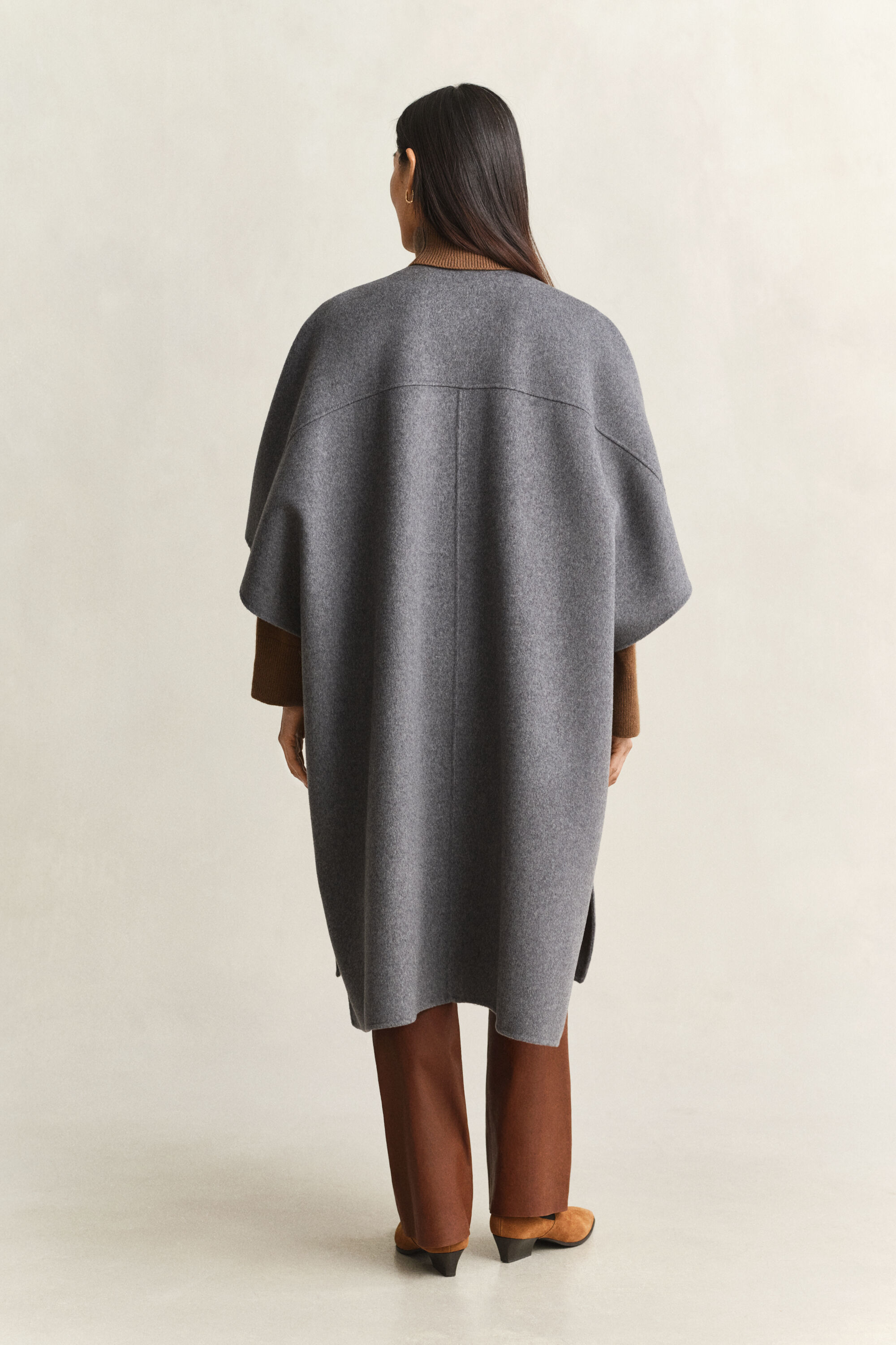 Håndsyet Cape Coat