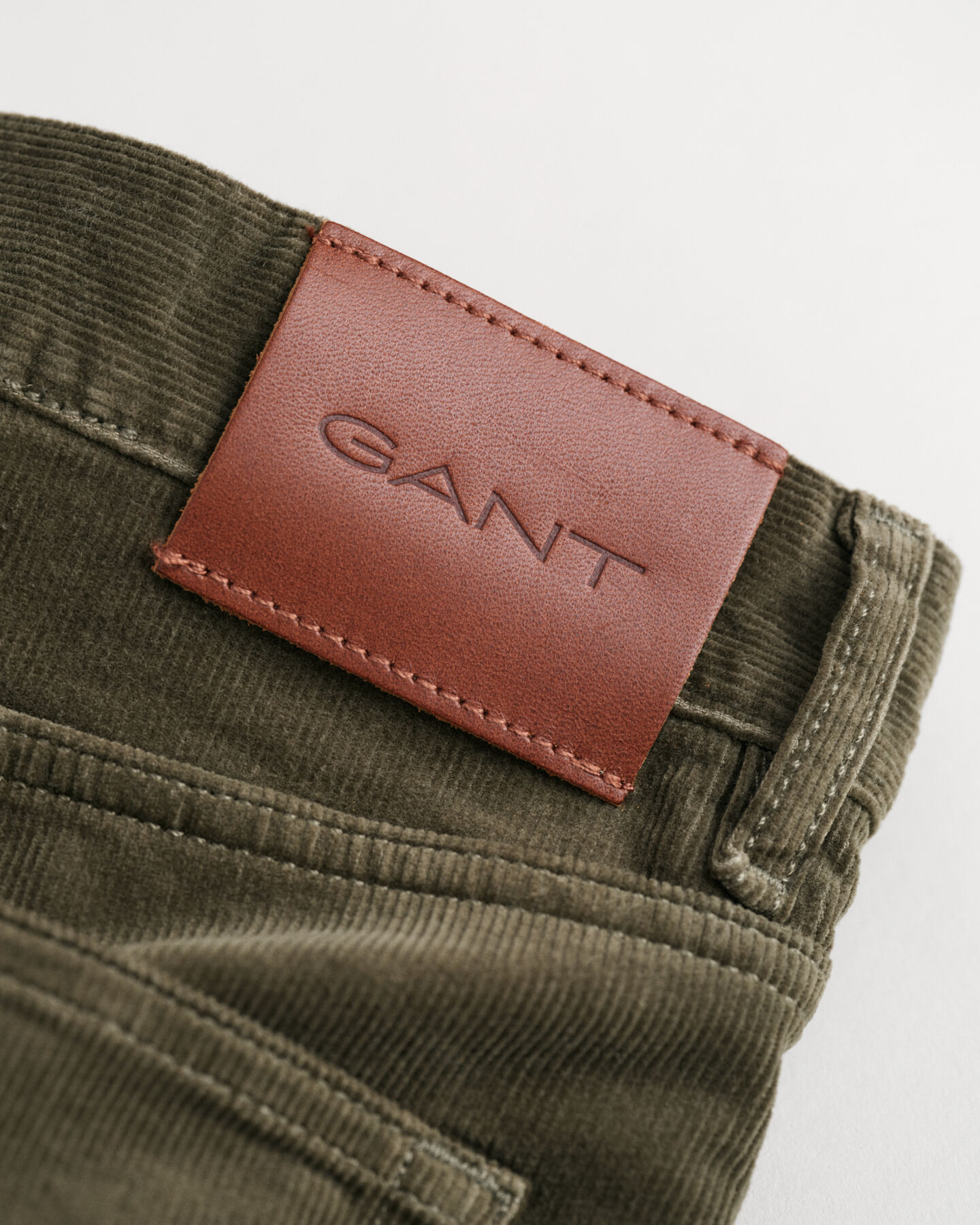 Slim fit jeans af jernbanefløjl