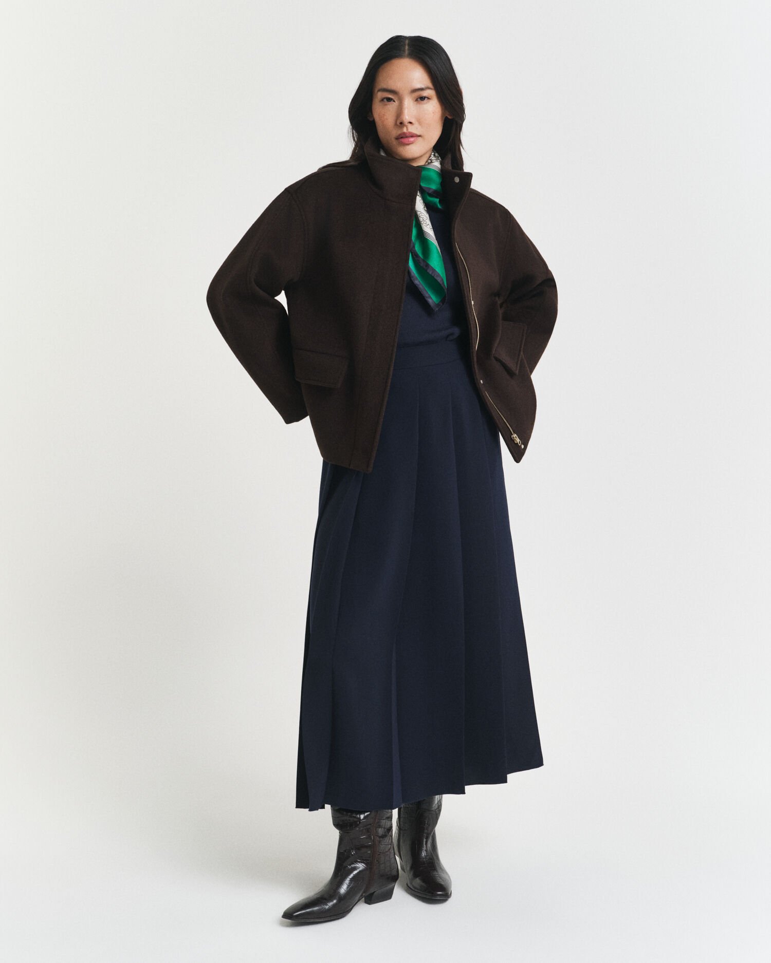 Kort uldjakke med lynlås