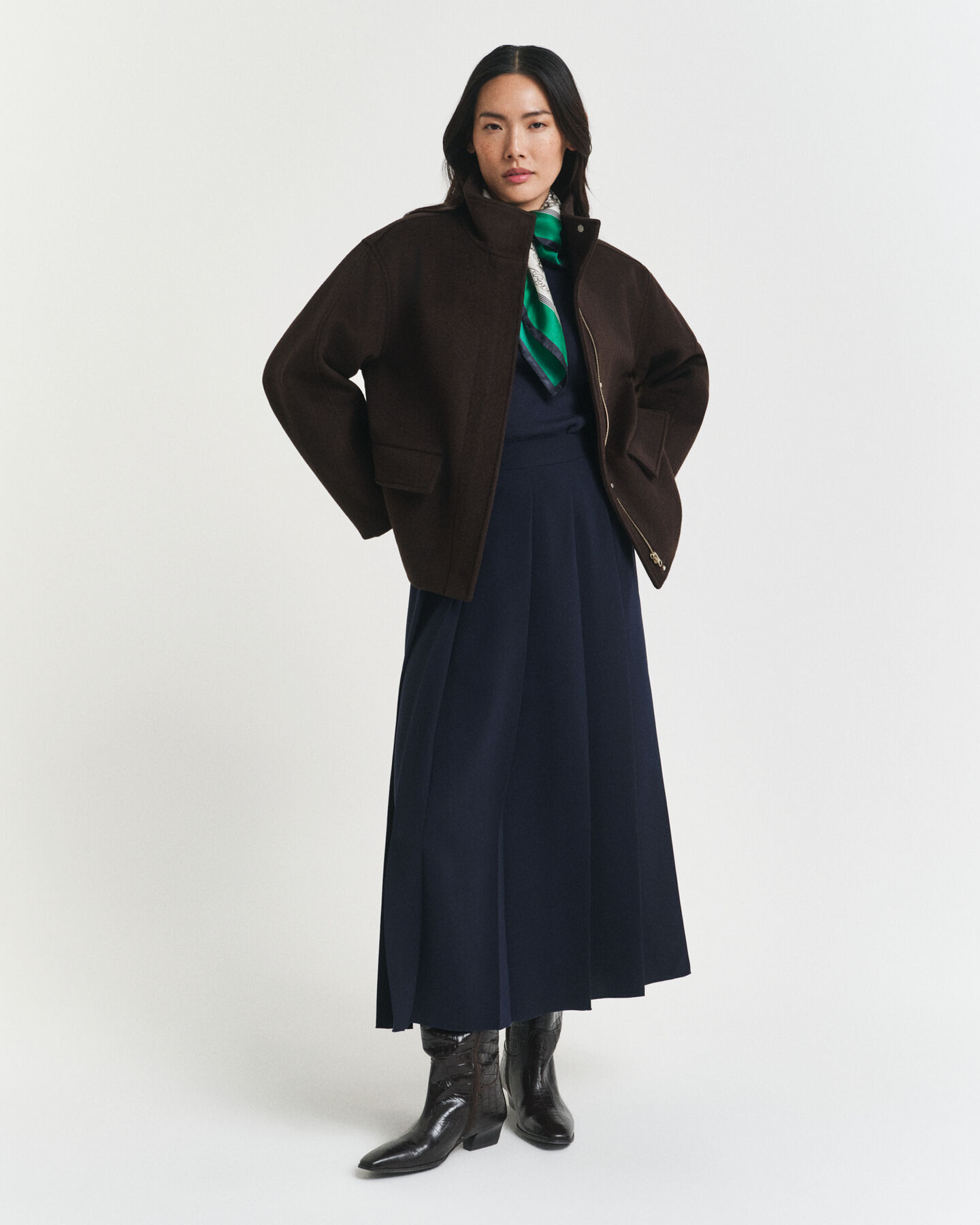 Kort uldjakke med lynlås