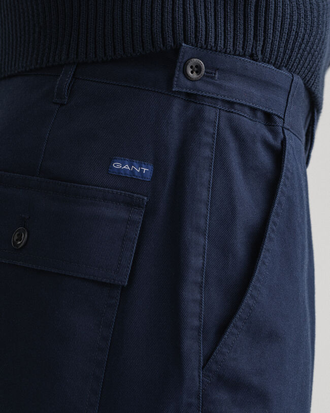 Tilspidsede chinobukser af bomuld