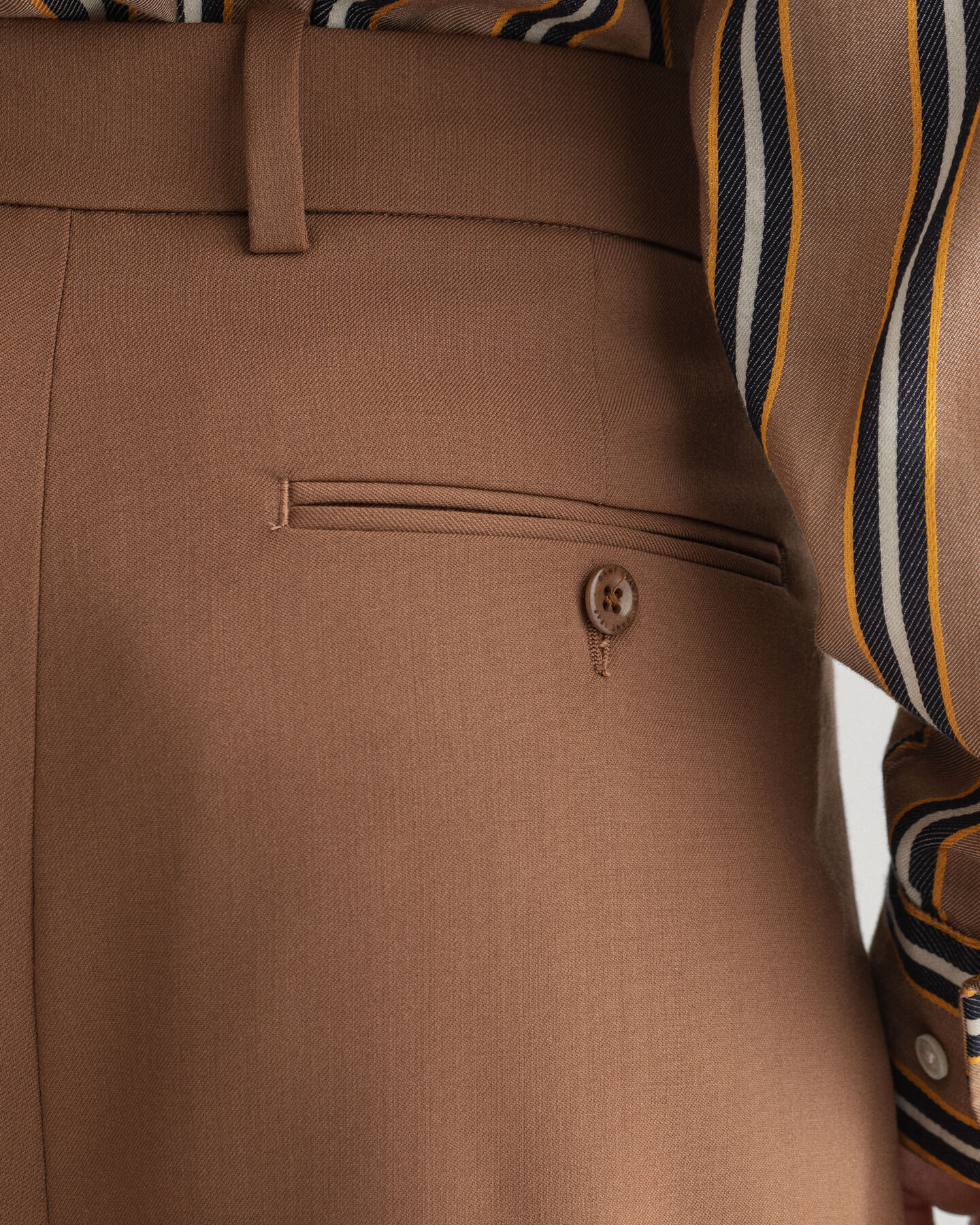 Fluid bukser med læg