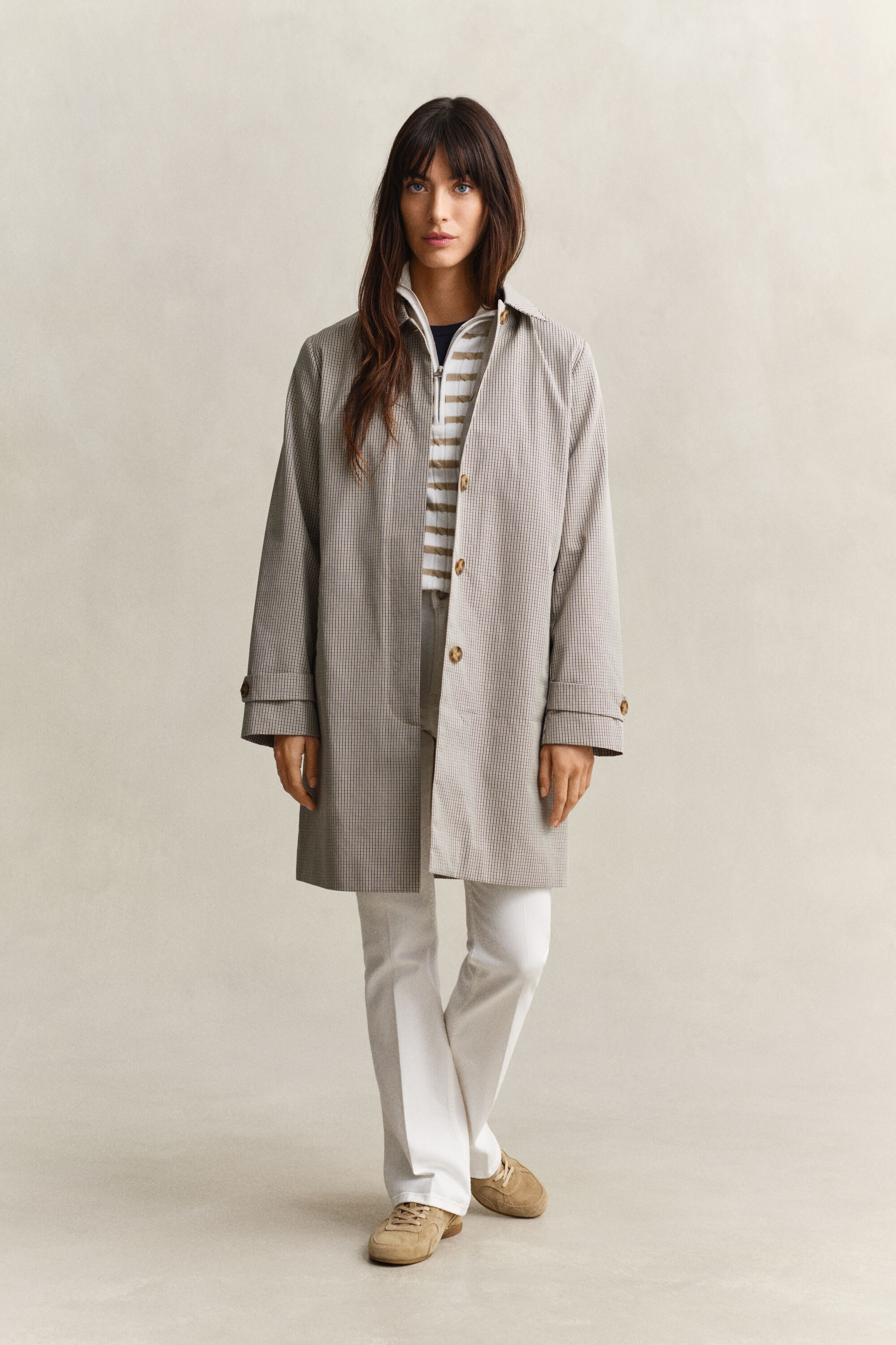 Kabelstrikket sweater med striber og halv lynlås