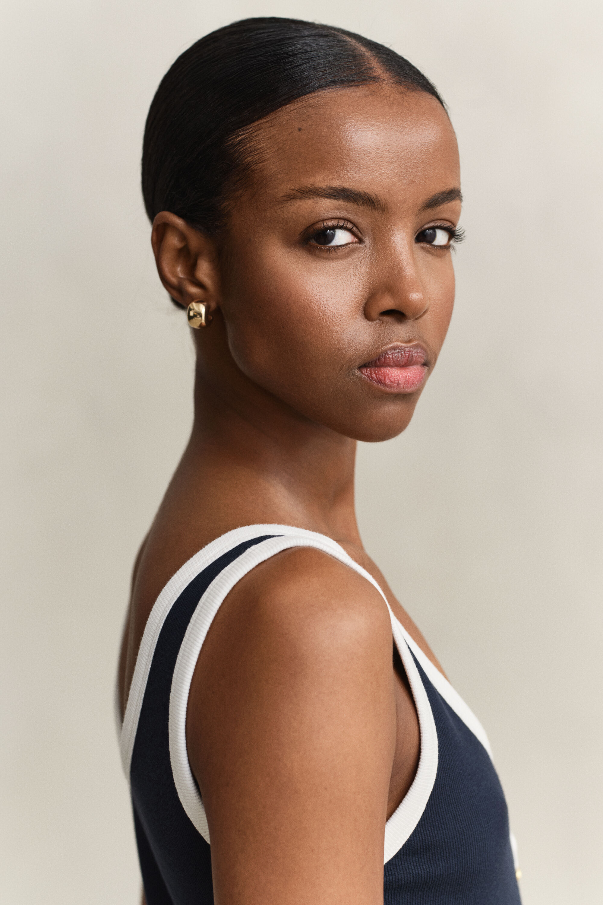 Ribstrikket tank-kjole