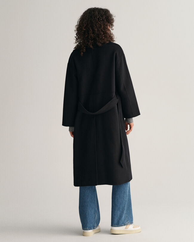 H&aring;ndsyet frakke med b&aelig;lte