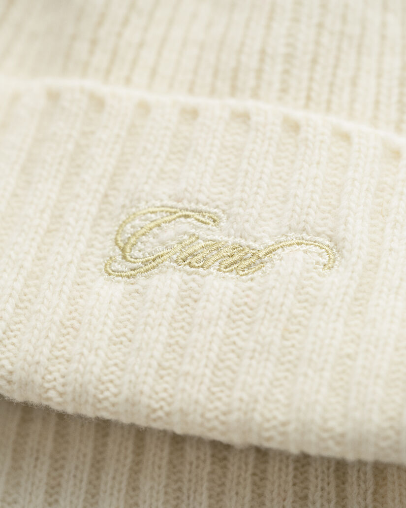 Gavesæt med beanie og halstørklæde med skrift