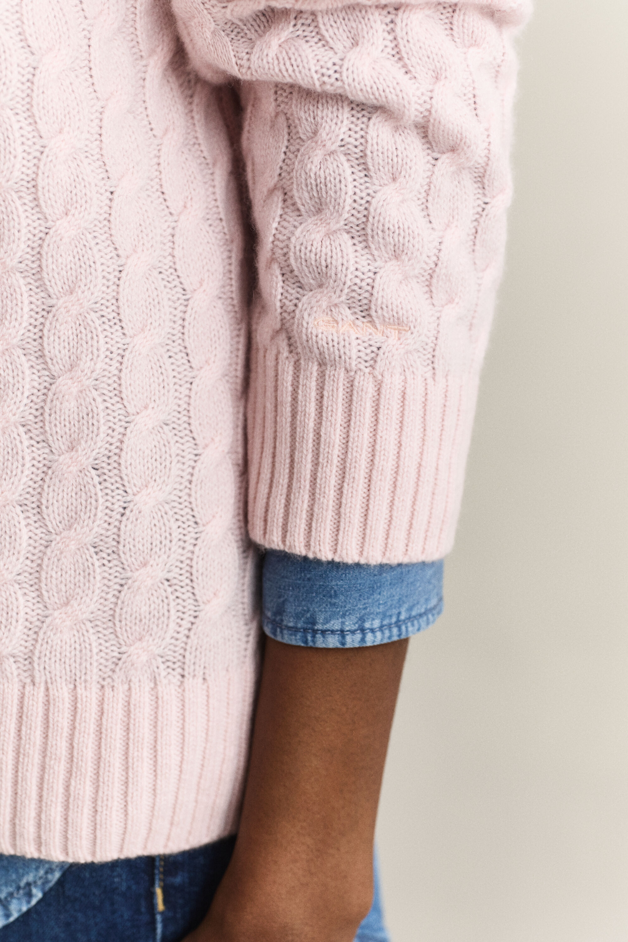 Sweater af kashmir med kabelstrik