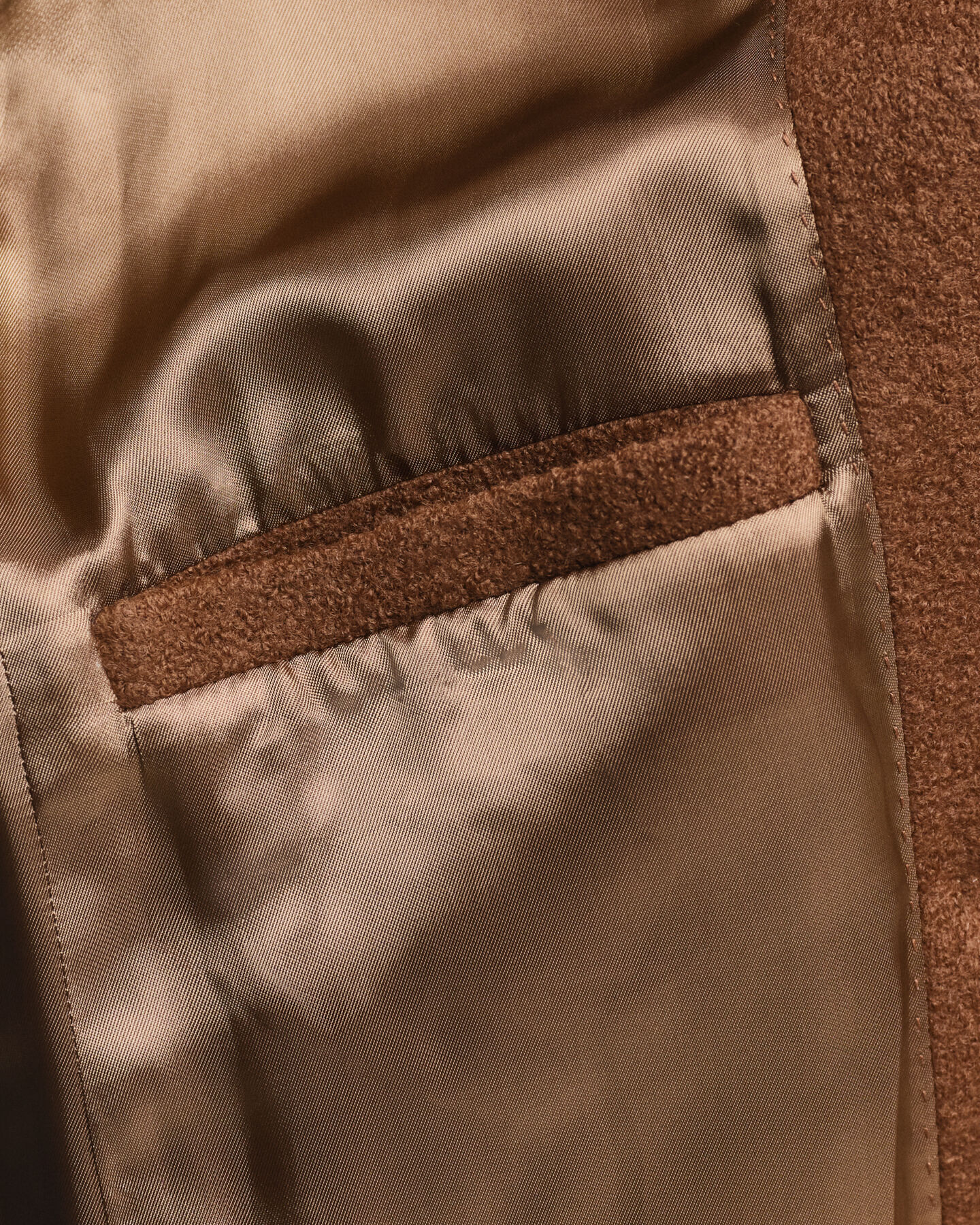 Sl&aring; om-frakke med tekstur