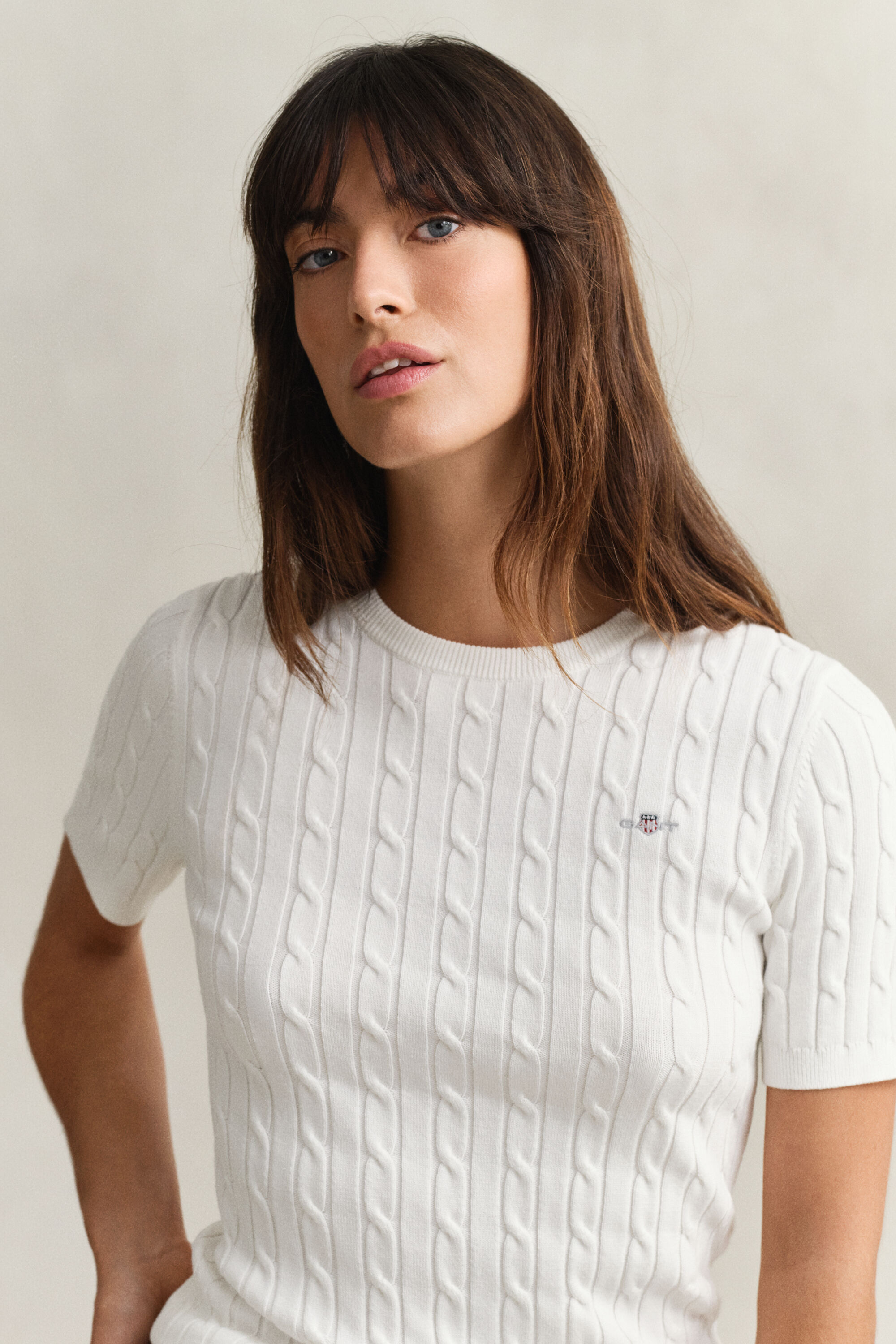 Kabelstrikket sweater med korte ærmer