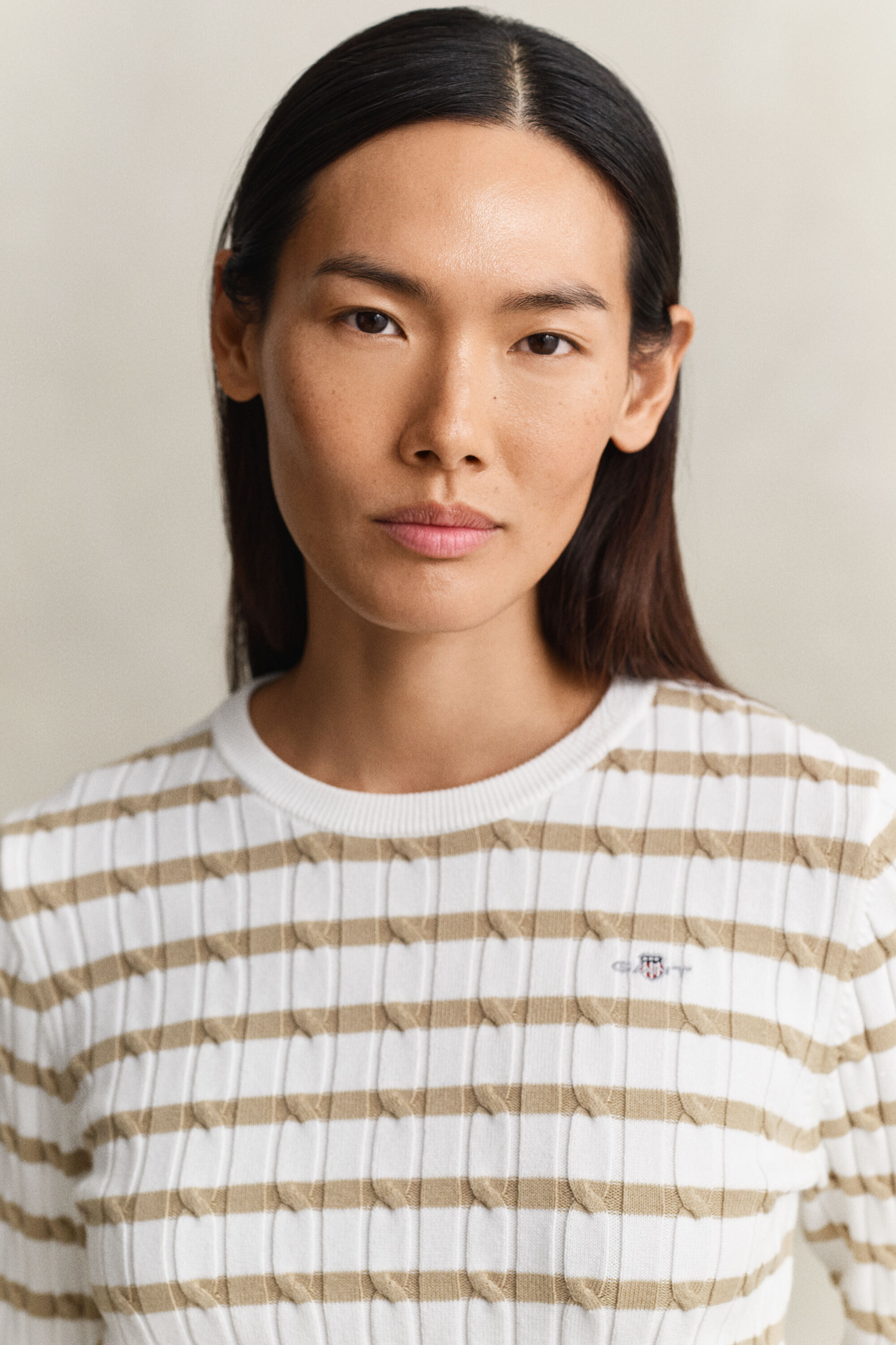 Stribet crewneck sweater med kabelstrik