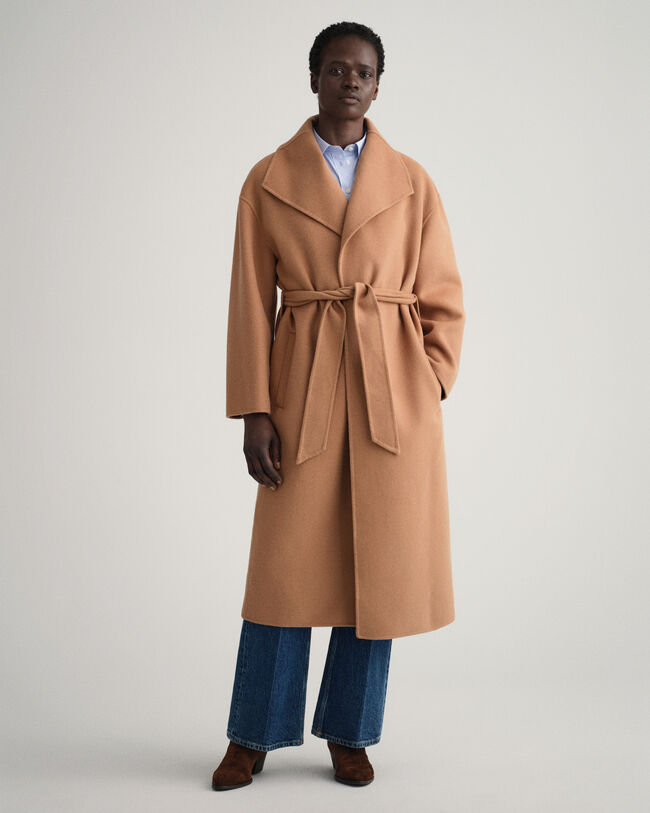 H&aring;ndsyet frakke med b&aelig;lte