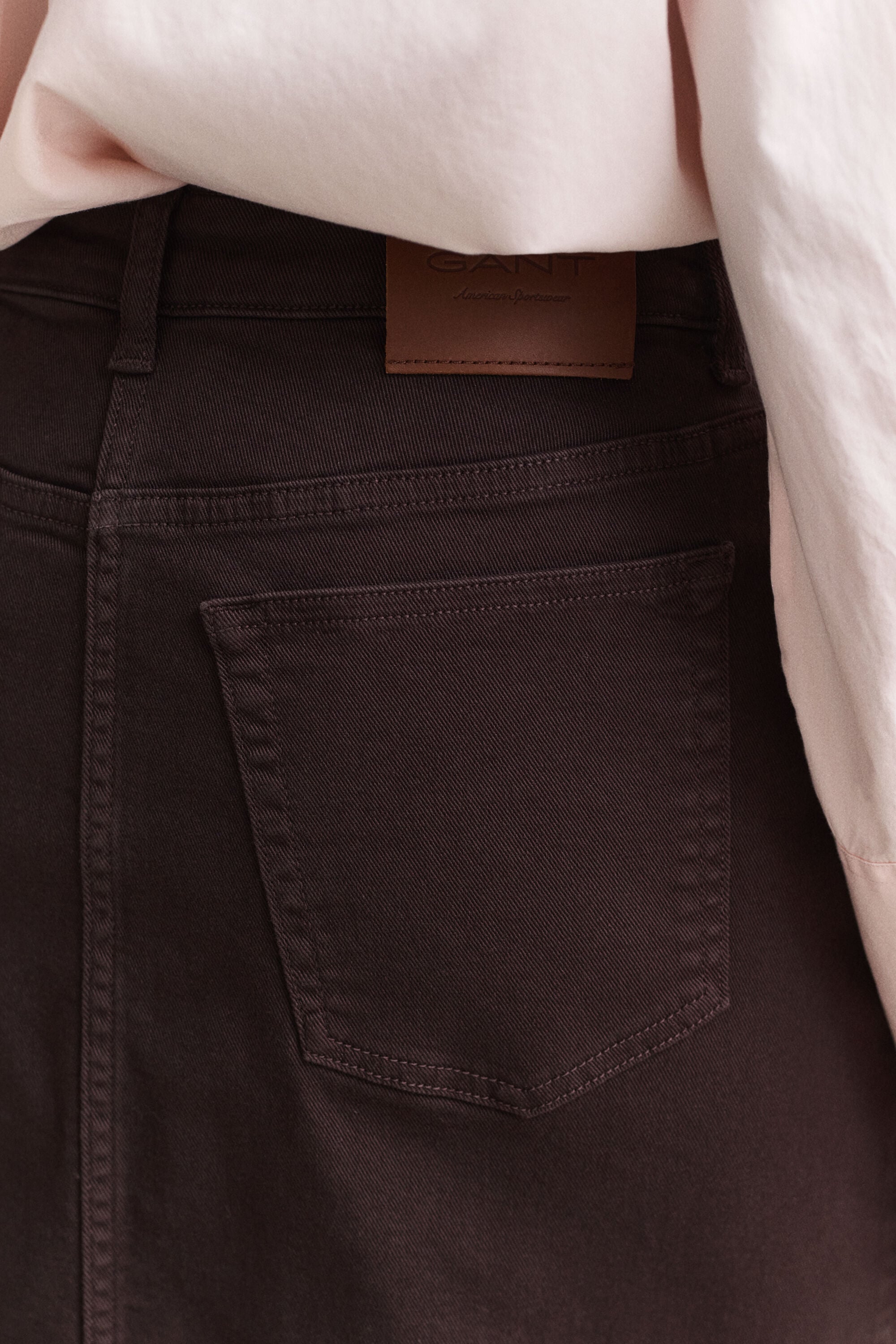 Farvet pencil-nederdel i twill