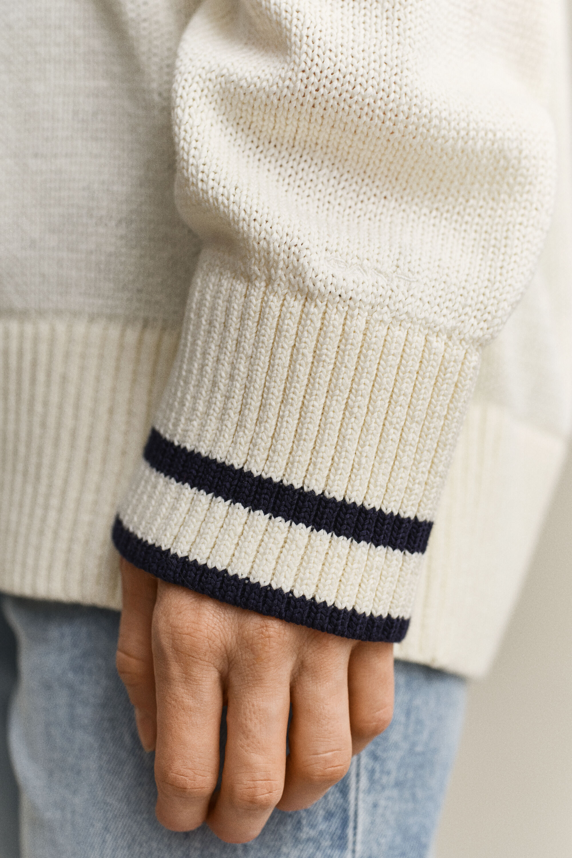 Sweater i bomuld med V-hals