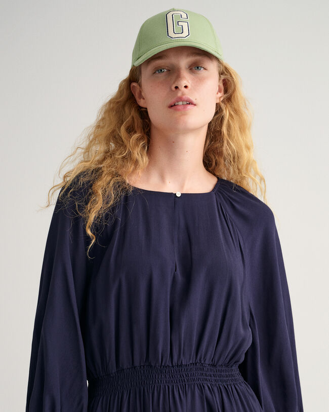 Kjole med bådudskæring