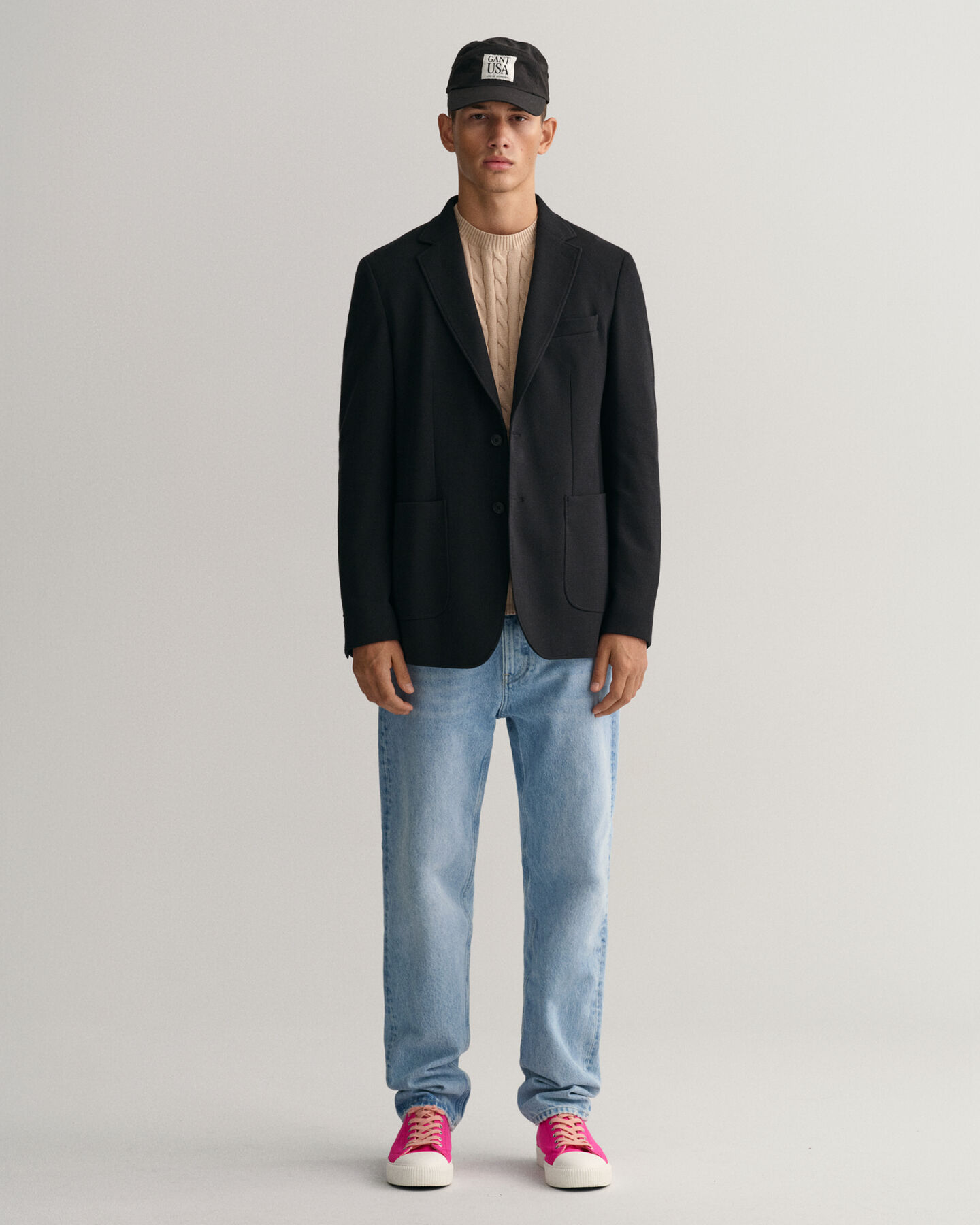 Crewneck sweater af bomuld med kabelstrik