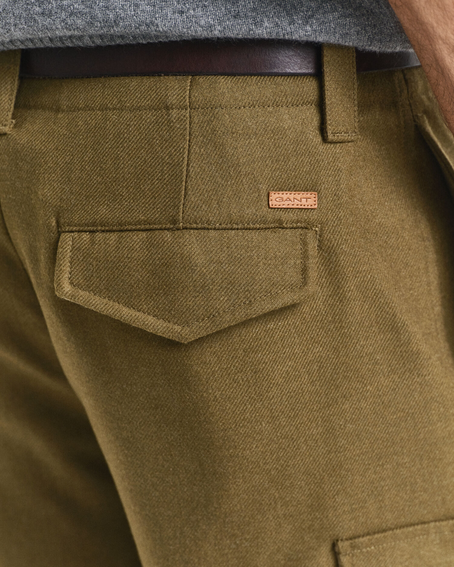 Relaxed fit cargobukser af uld