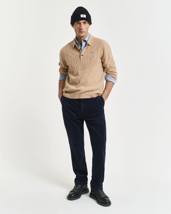 Polosweater af lammeuld med kabelstrik