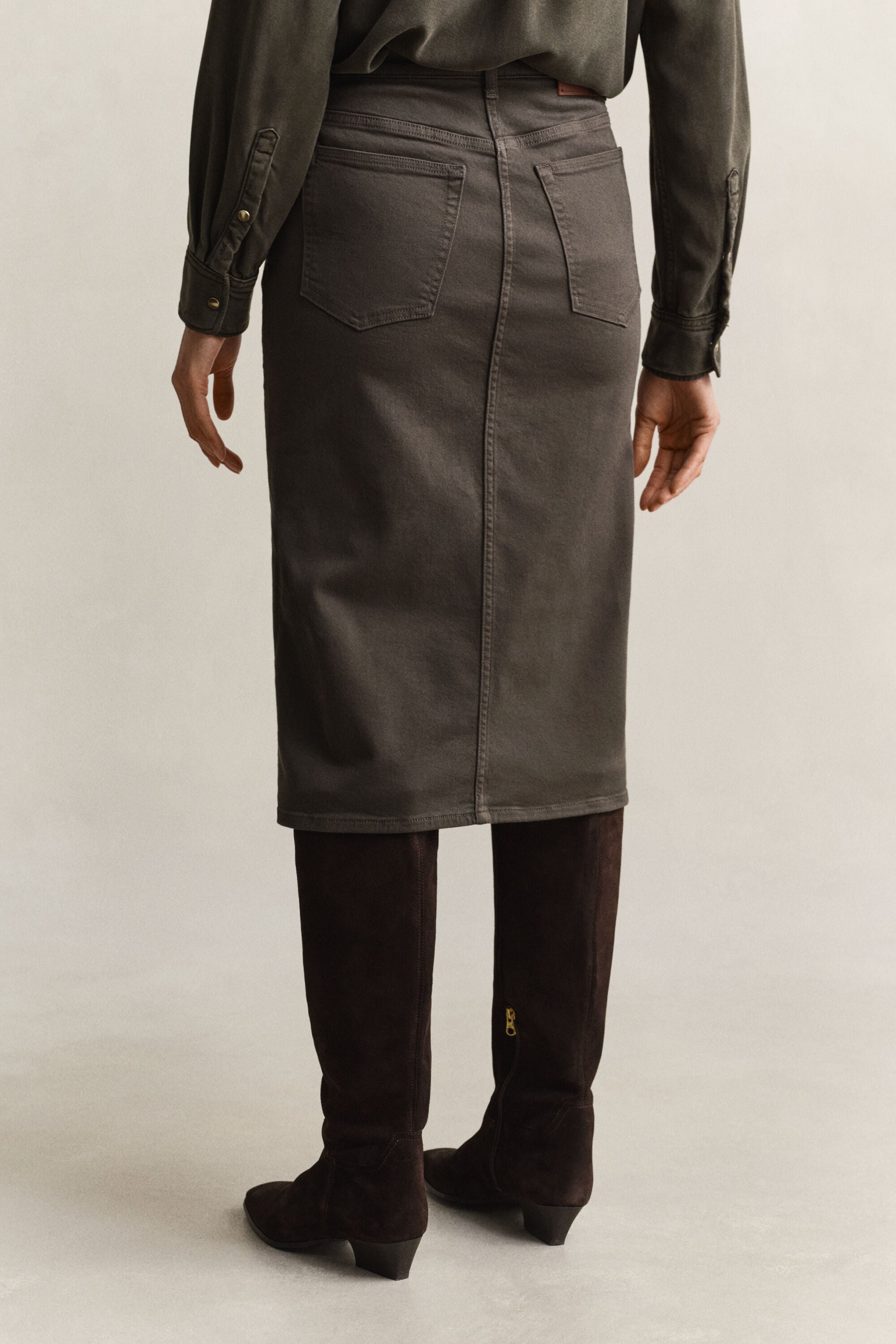 Farvet pencil-nederdel i twill