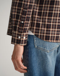 Slim fit ternet skjorte af twill