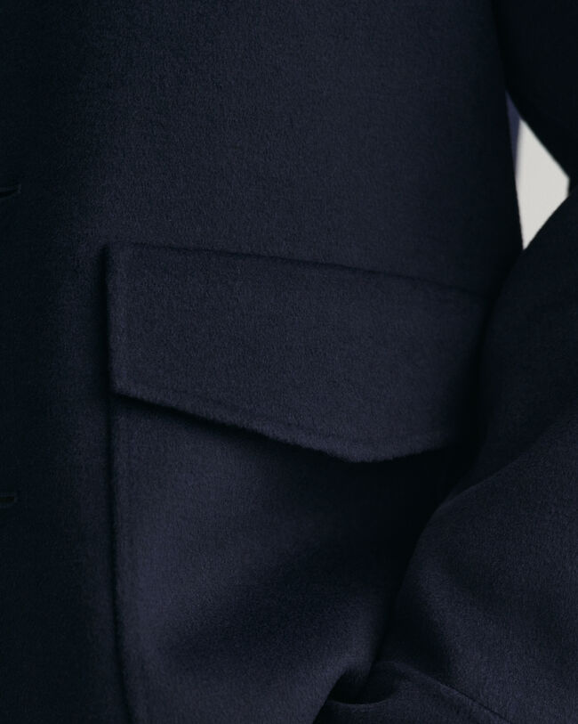 Håndsyet jakke med 4 lommer