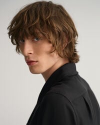 Slim fit ensfarvet skjorte med bindeb&aring;nd