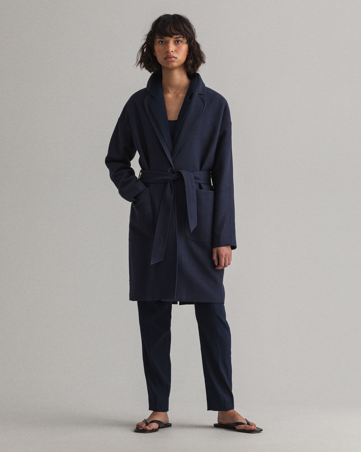 Fluid frakke af h&oslash;rblanding med b&aelig;lte