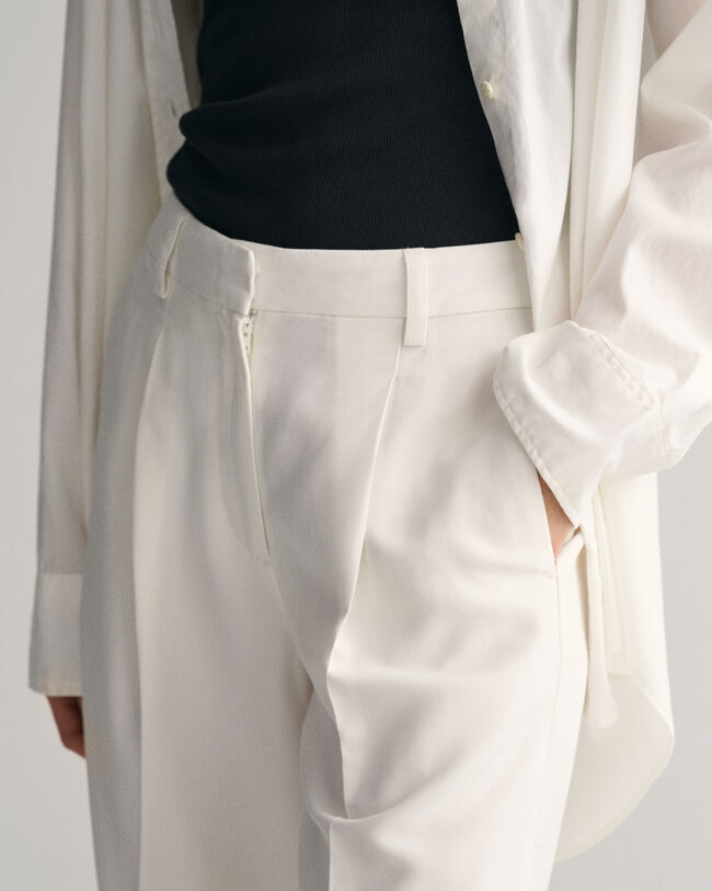 Relaxed fit shorts med læg