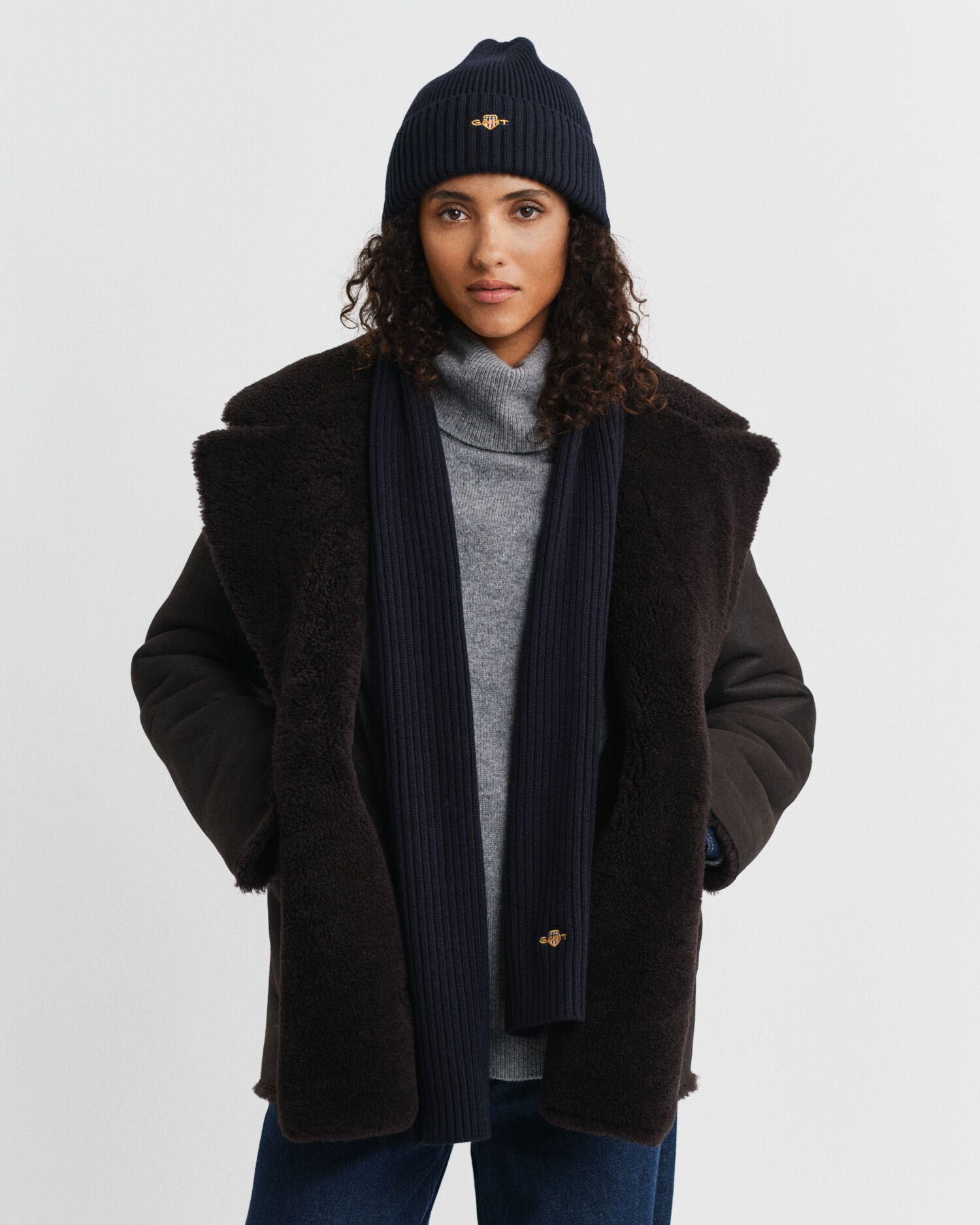 Gavesæt med Shield beanie og halstørklæde