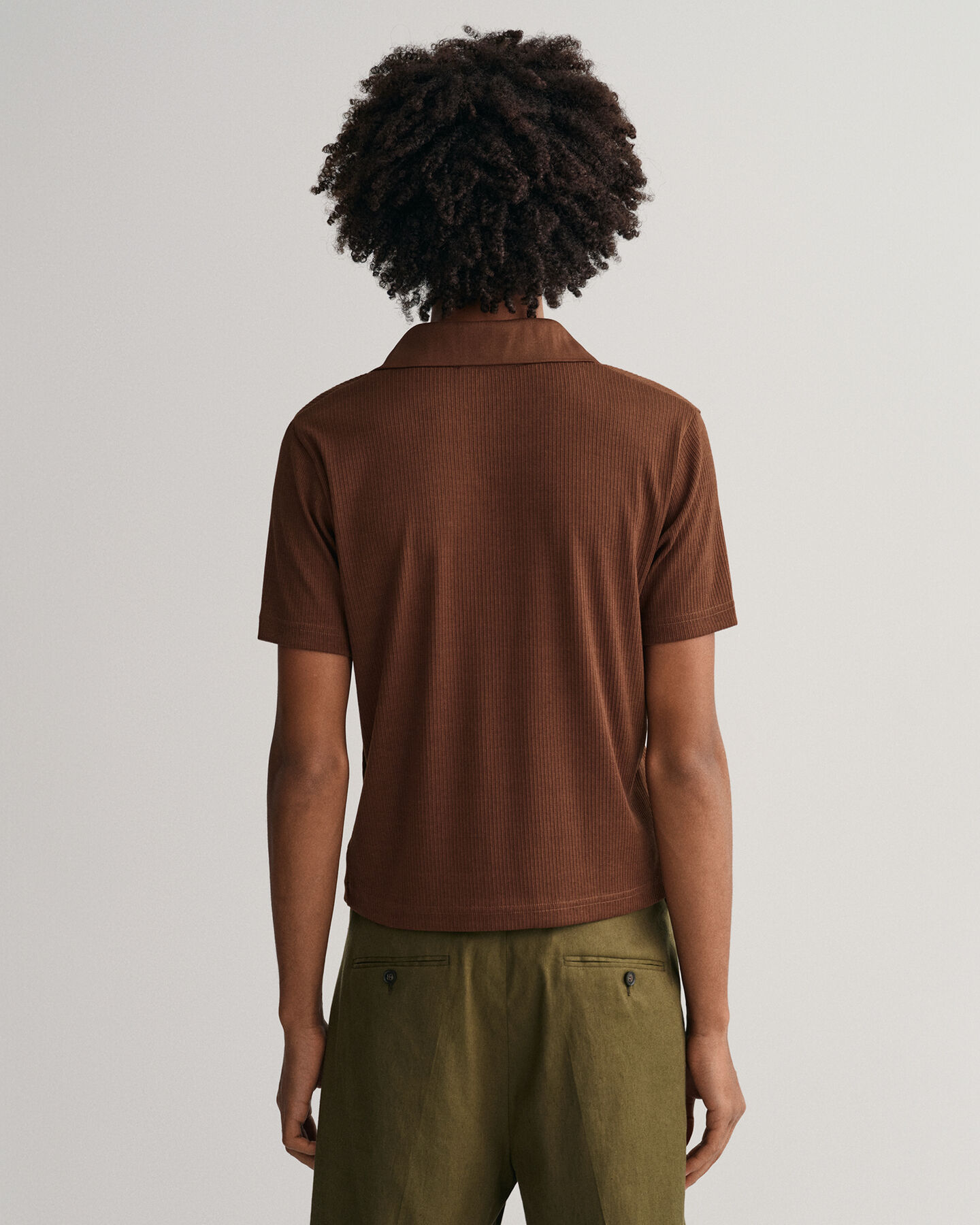 Piqu&eacute; poloskjorte inspireret af 70'erne