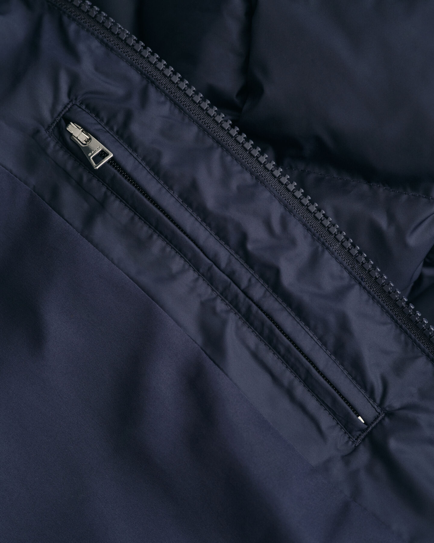 Teens Shield let vatteret jakke