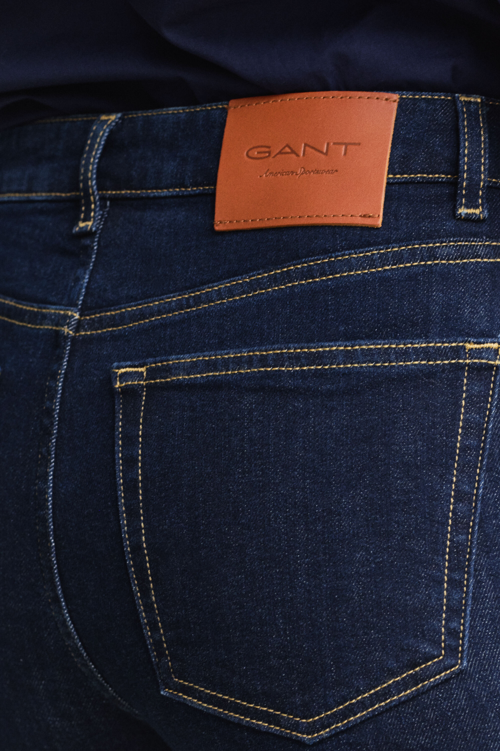 Slanke jeans med stræk og svaj