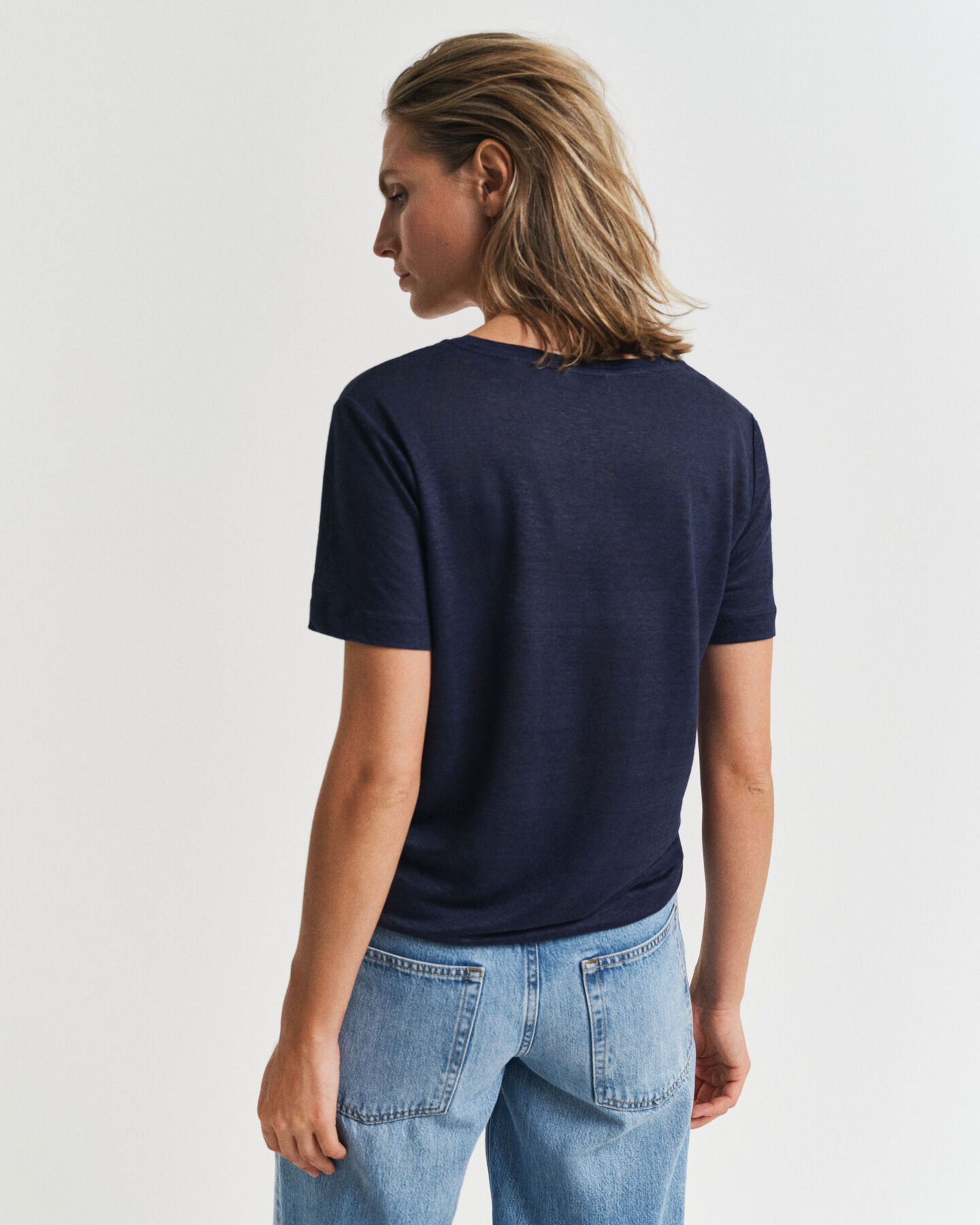 T-shirt af h&oslash;r med V-hals