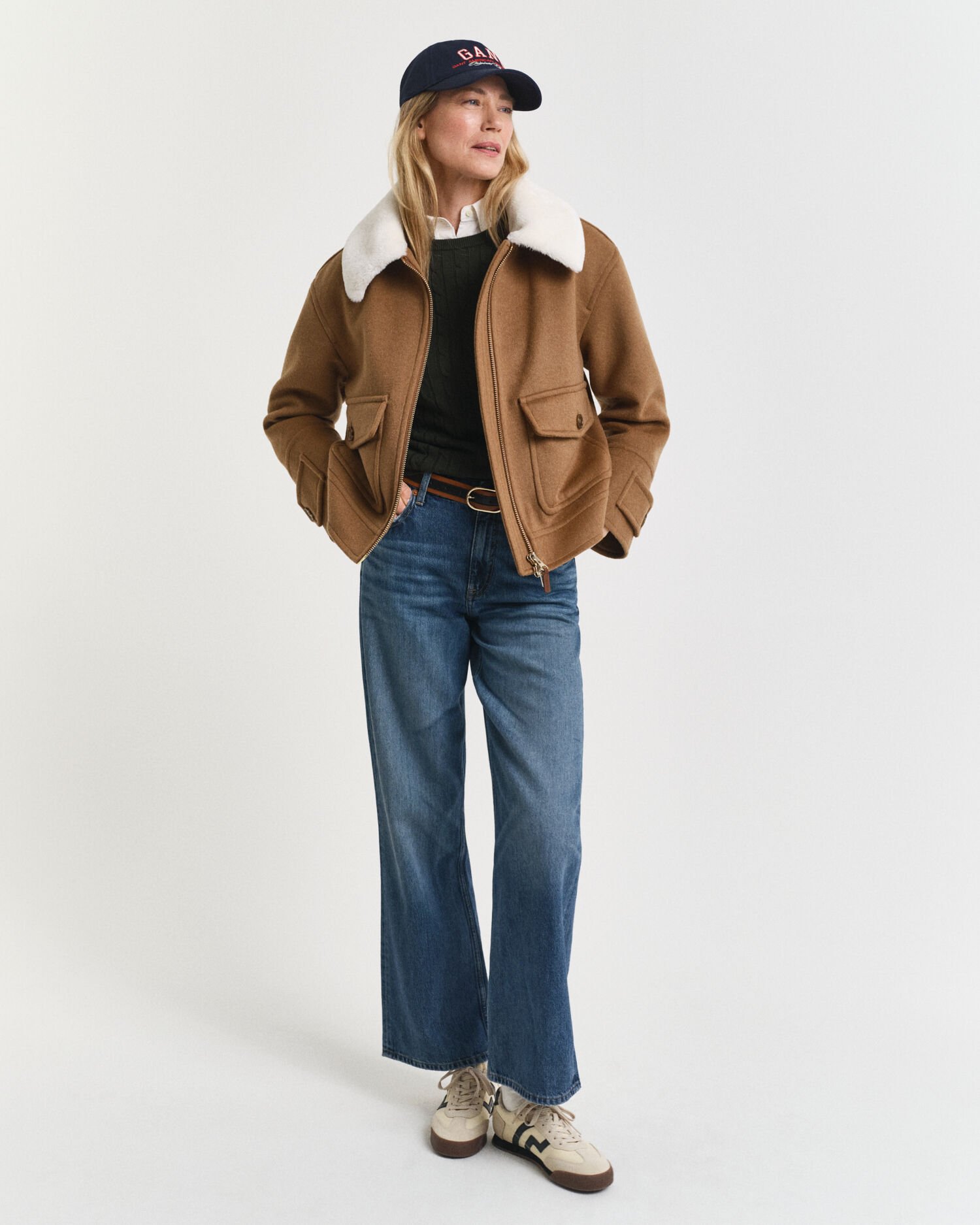 Crewneck sweater med kabelstrik