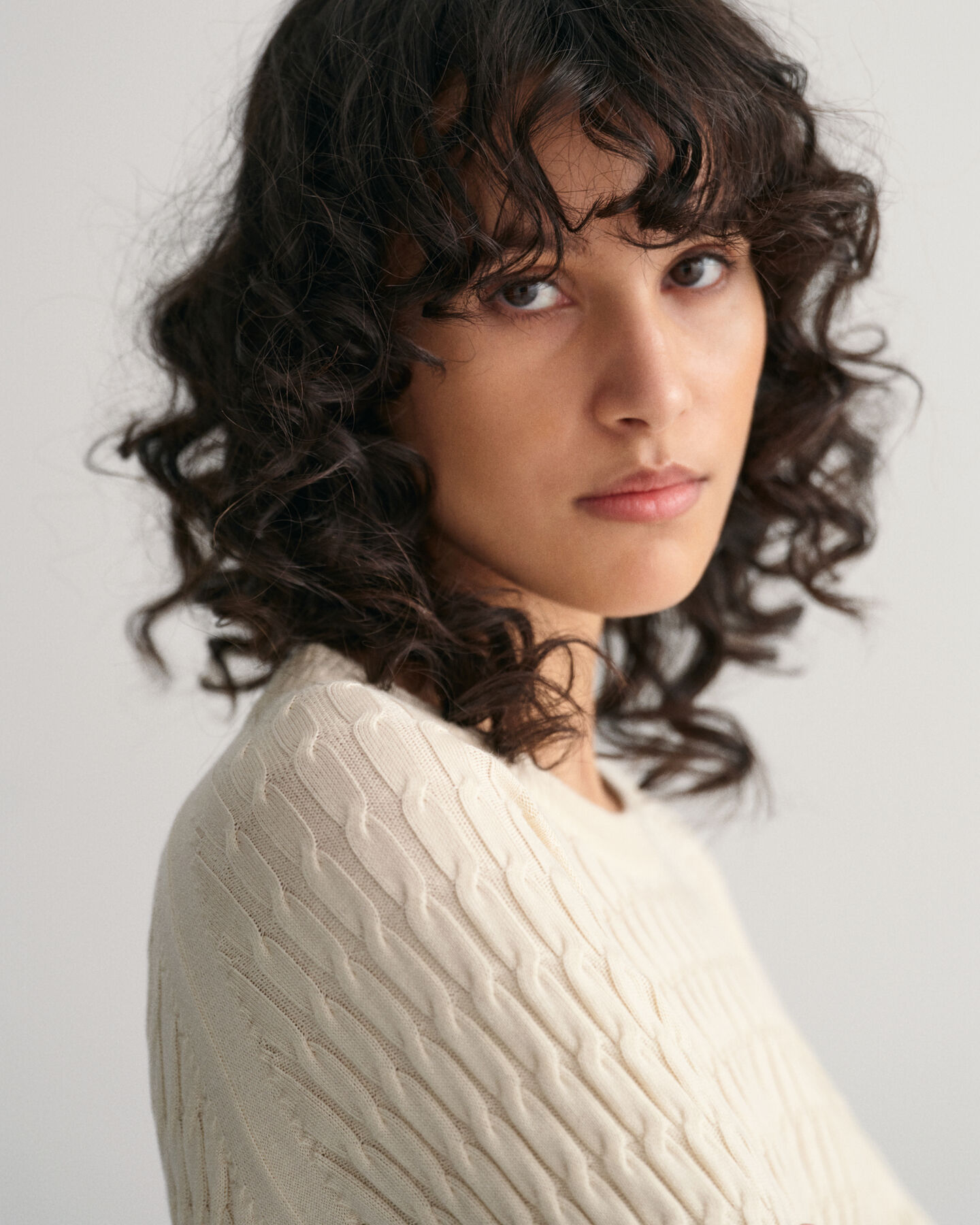 Kabelstrikket kjole med crewneck