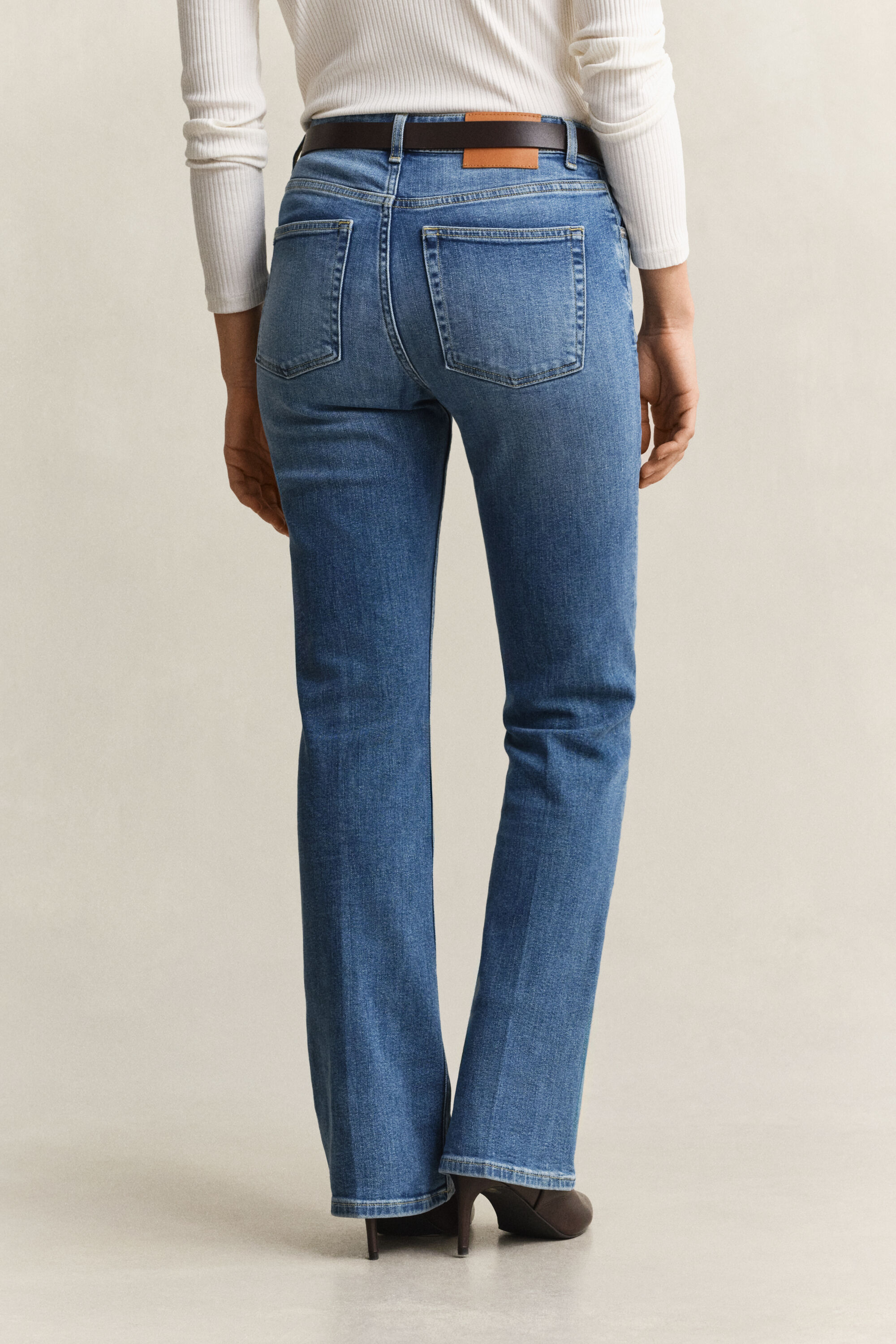Slanke jeans med stræk og svaj