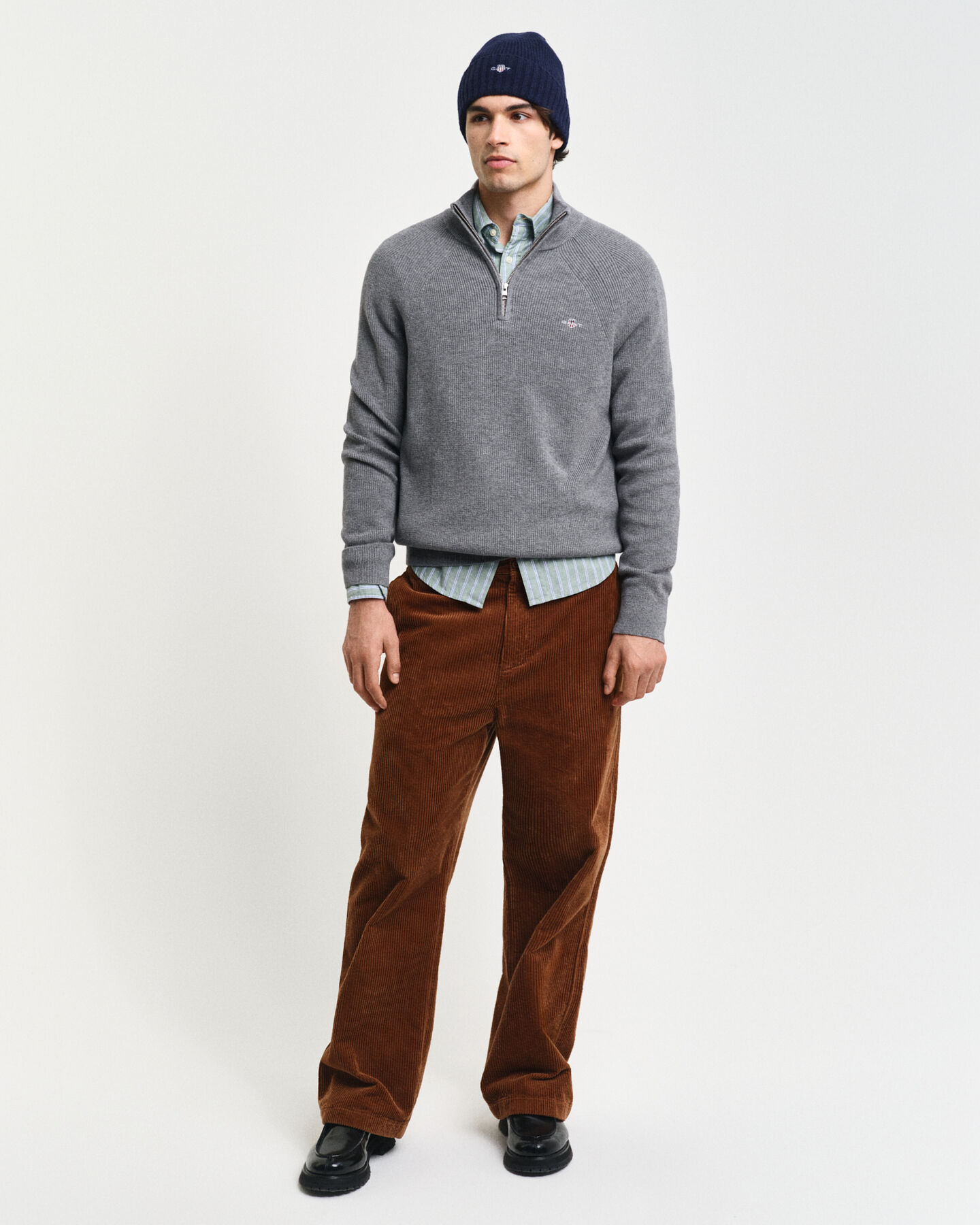 Ribstrikket sweater af bomuld og uld med halv lynl&aring;s