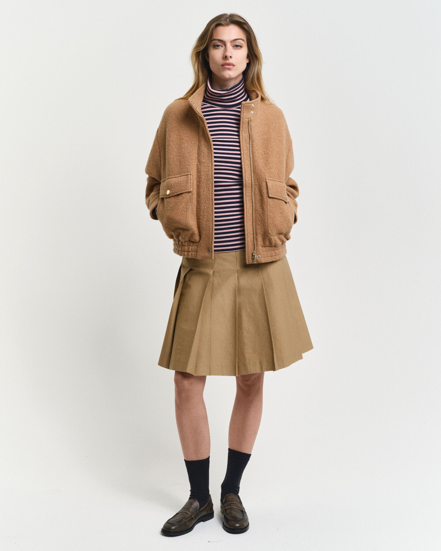 Stribet ribstrikket langærmet top med rullekrave