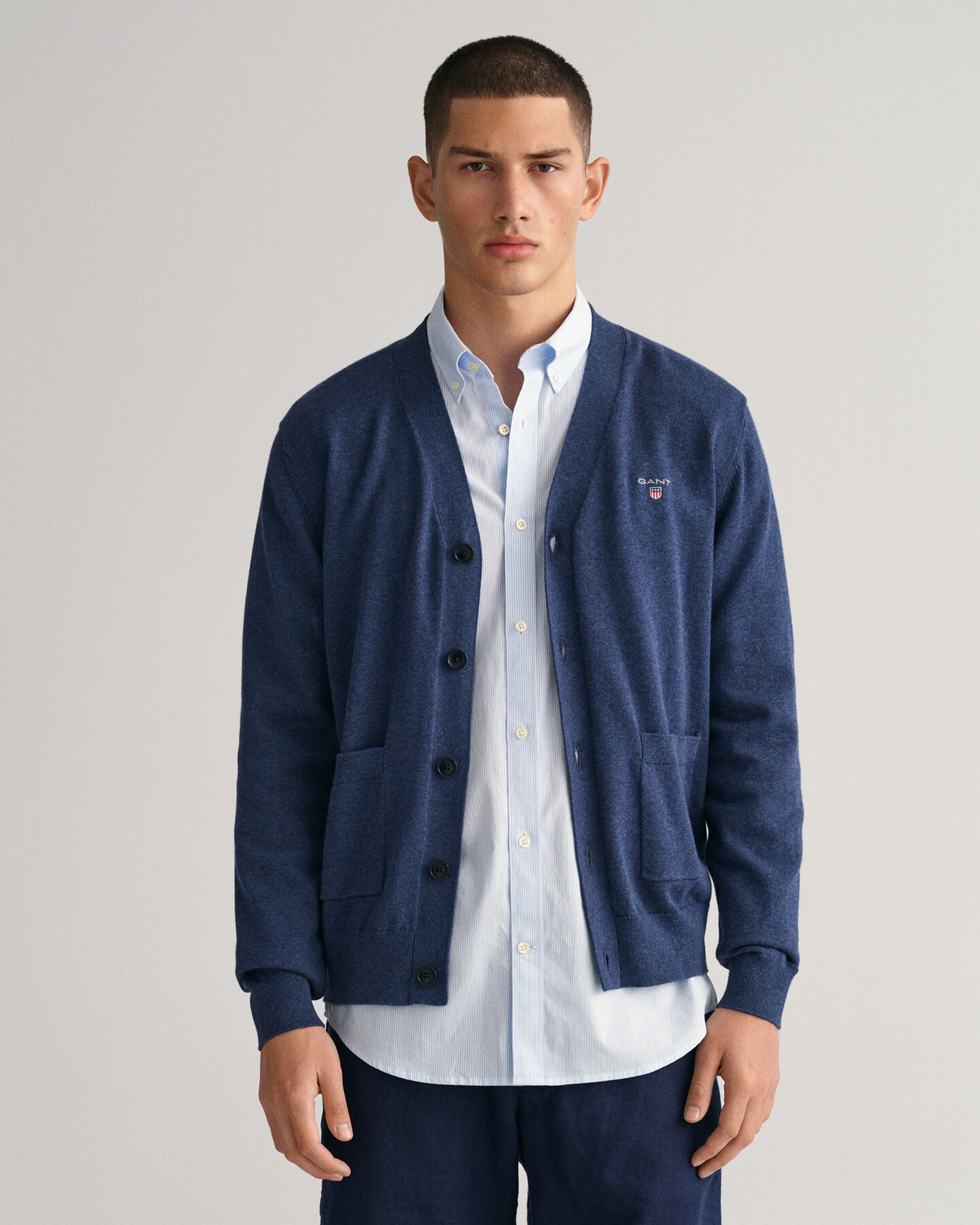 Classic cardigan i bomuld med V-hals