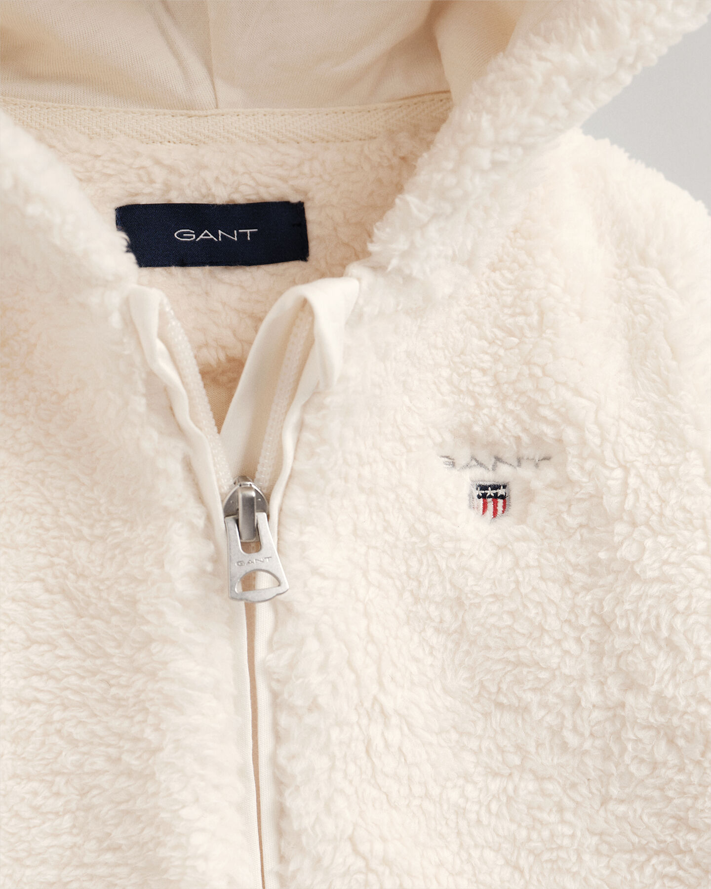 Baby Pile h&aelig;ttetr&oslash;je- og bukses&aelig;t med lynl&aring;s